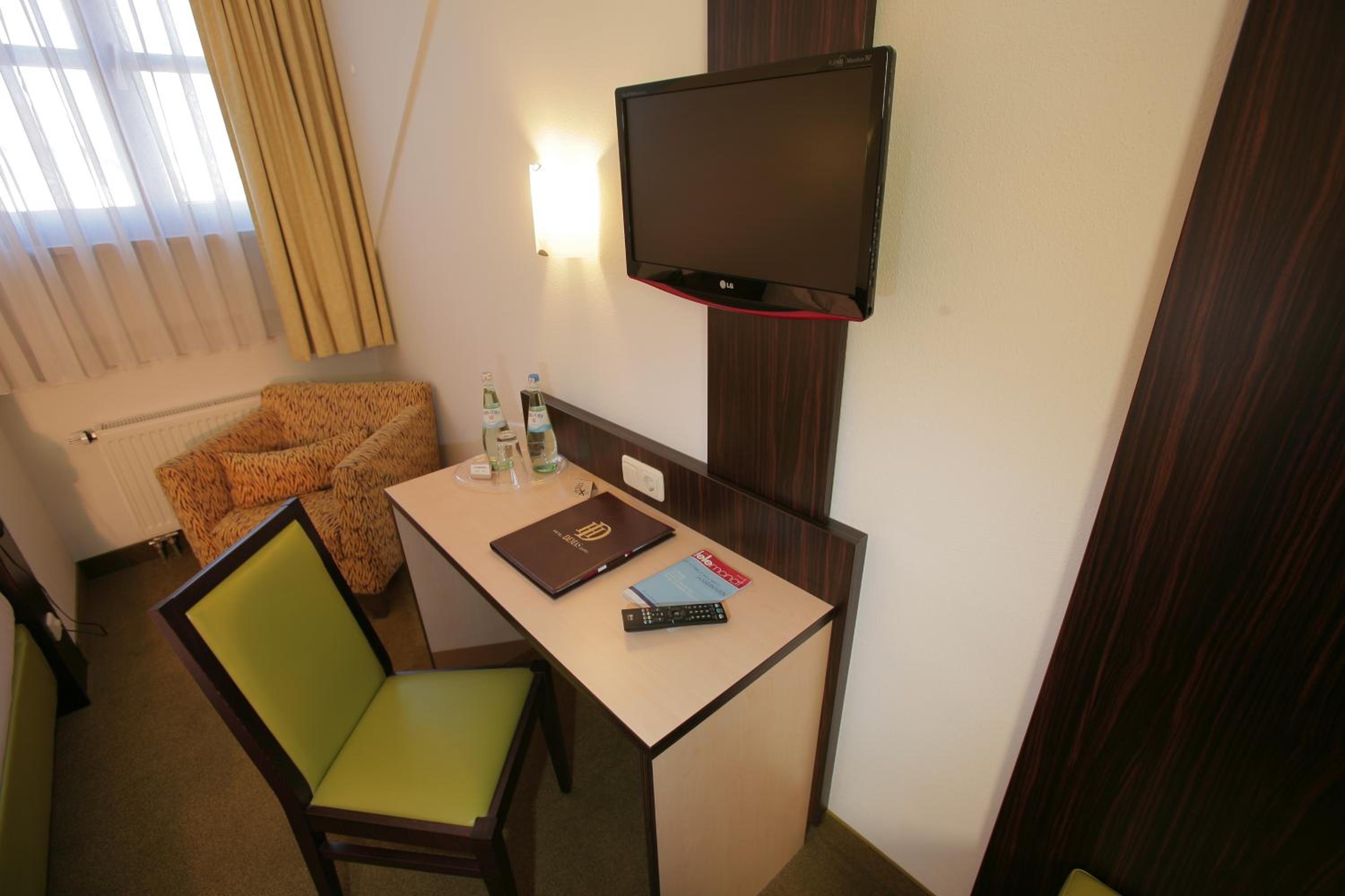 Standard Double Room - Photo 5