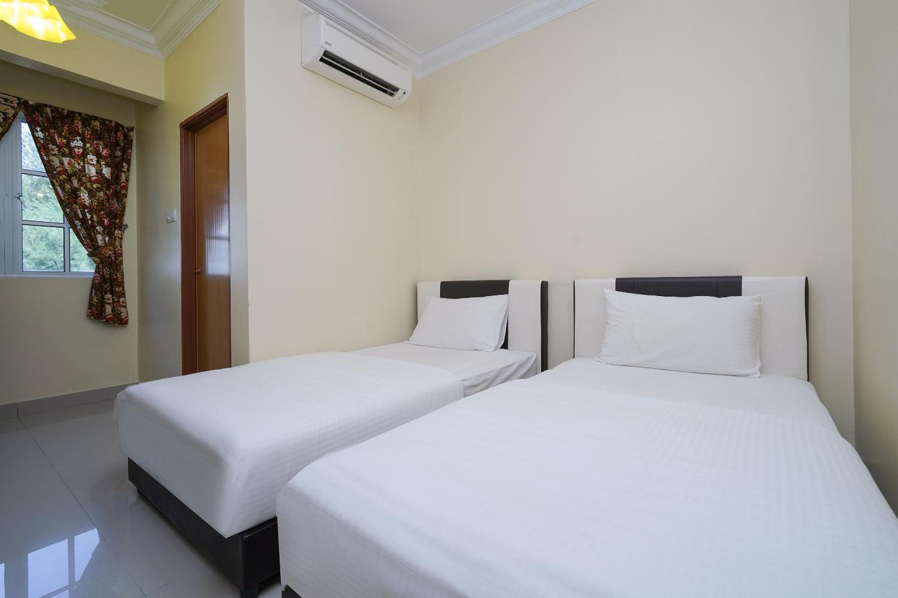 Deluxe Twin Room - Photo 2