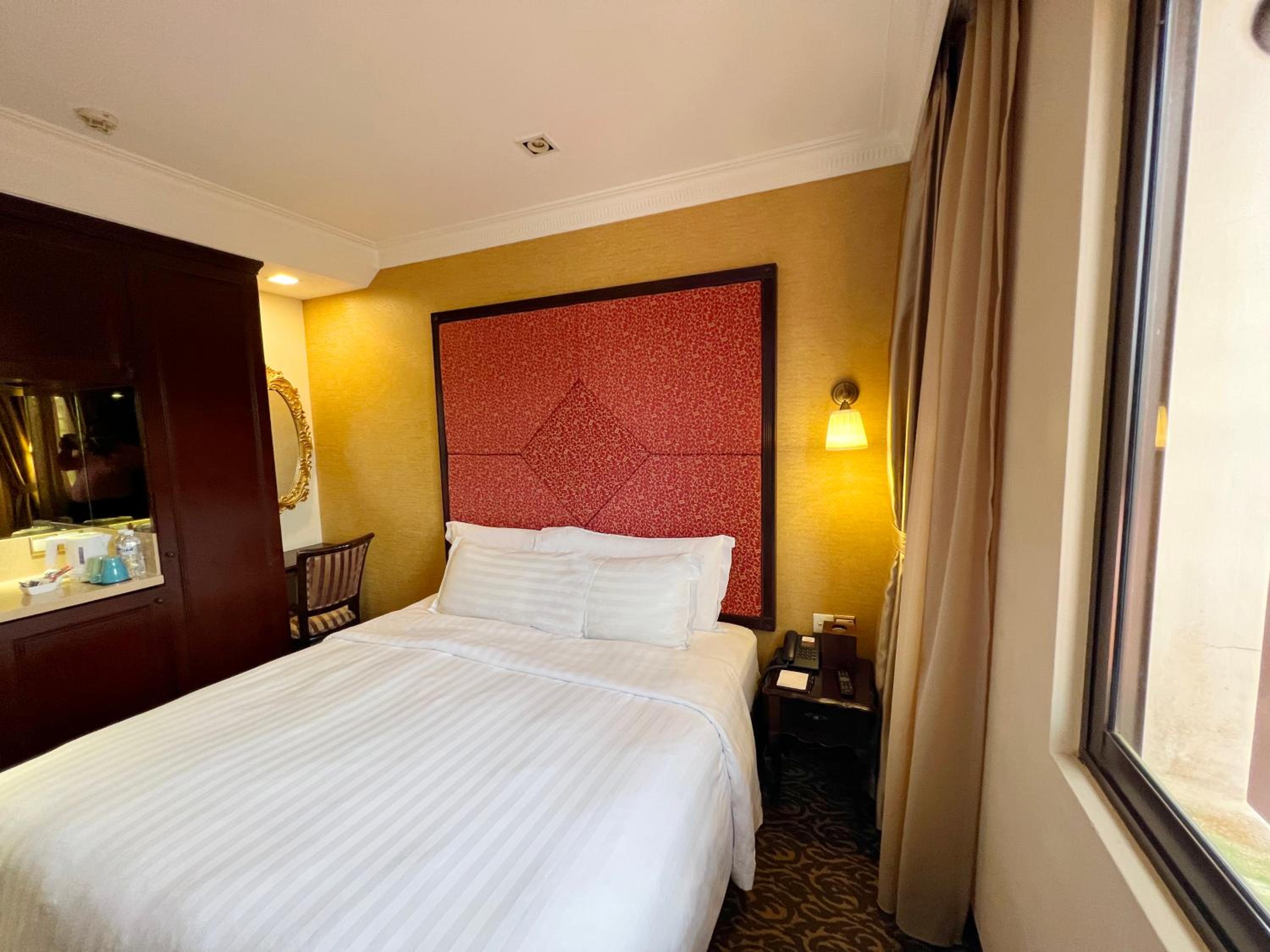 Exclusive Double Room thumbnail 5