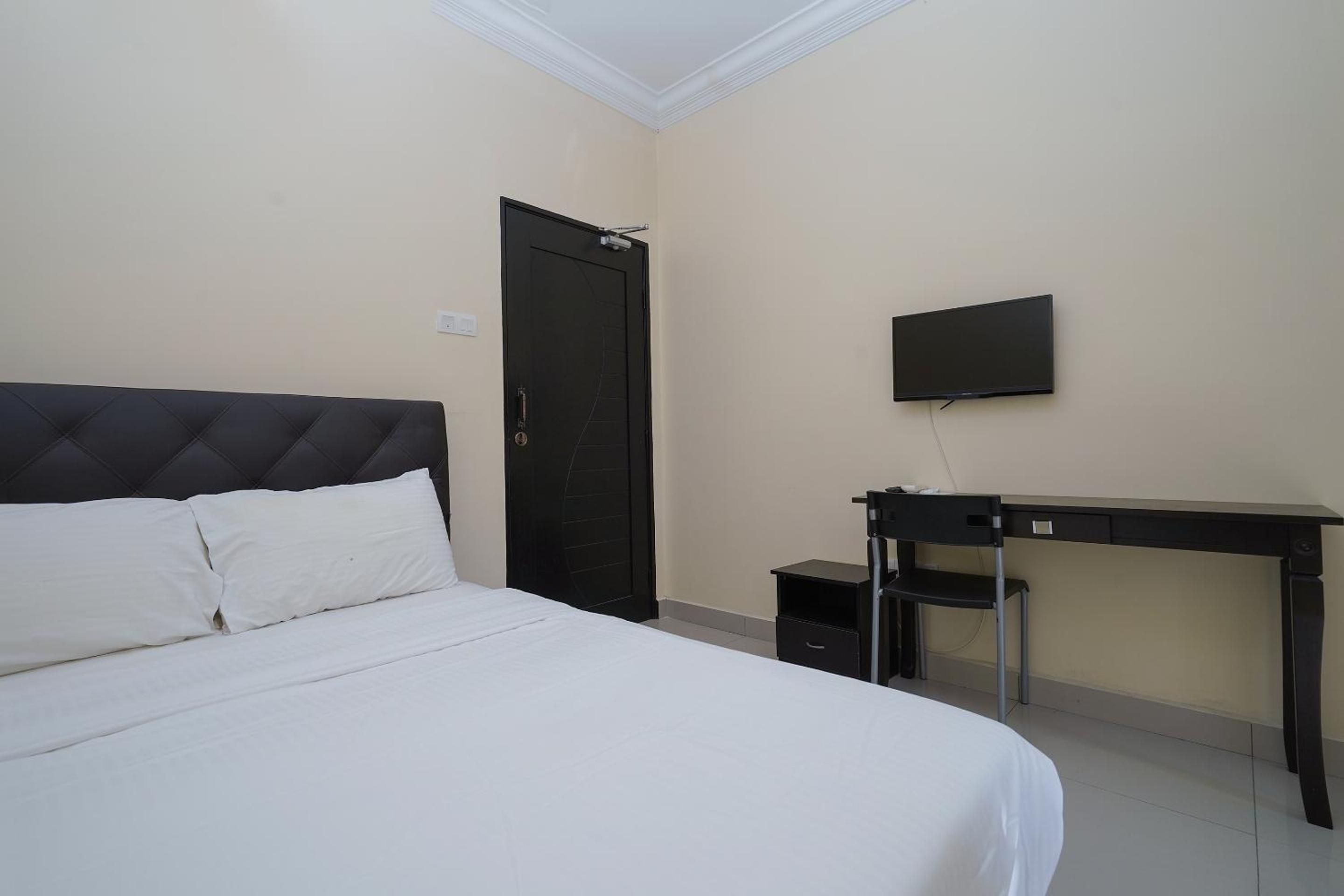 Deluxe Queen Room - Photo 5