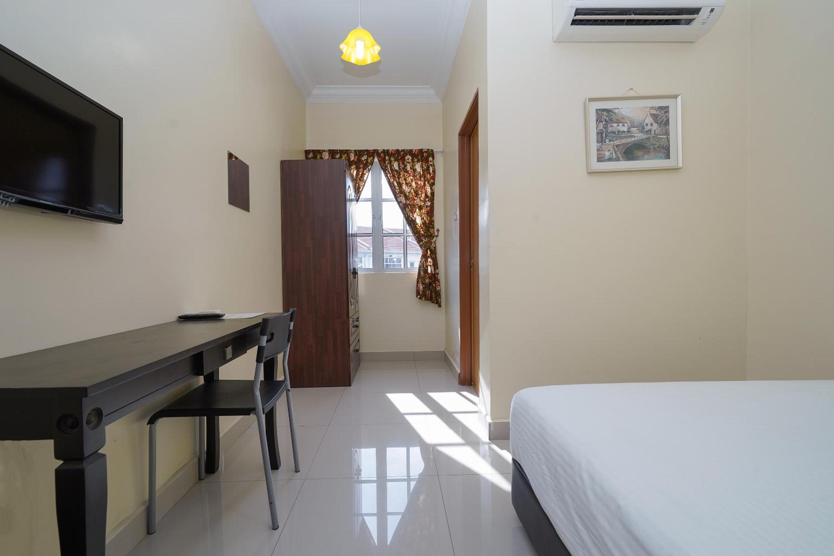Deluxe Queen Room - Photo 6