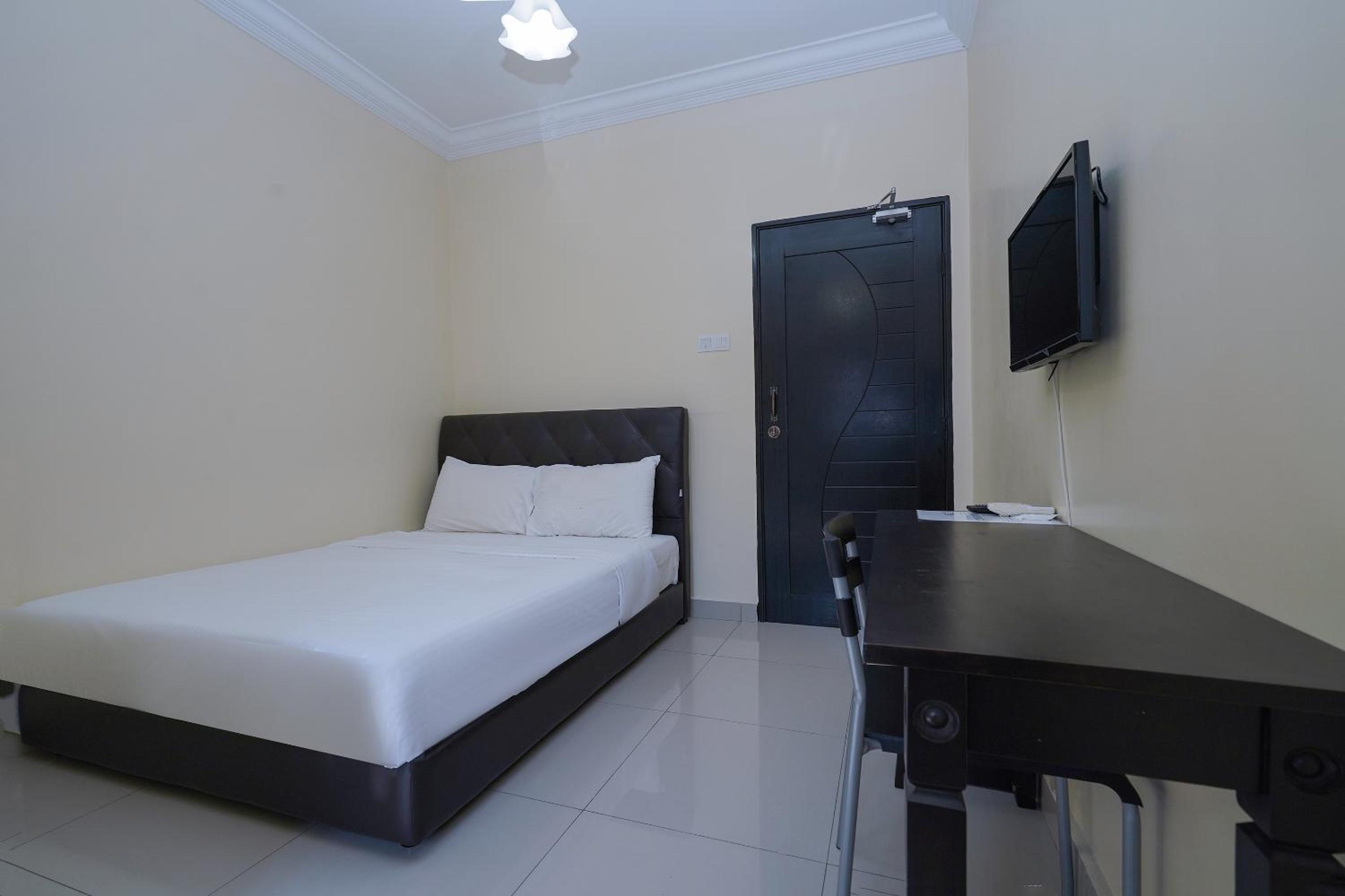 Deluxe Queen Room - Photo 1
