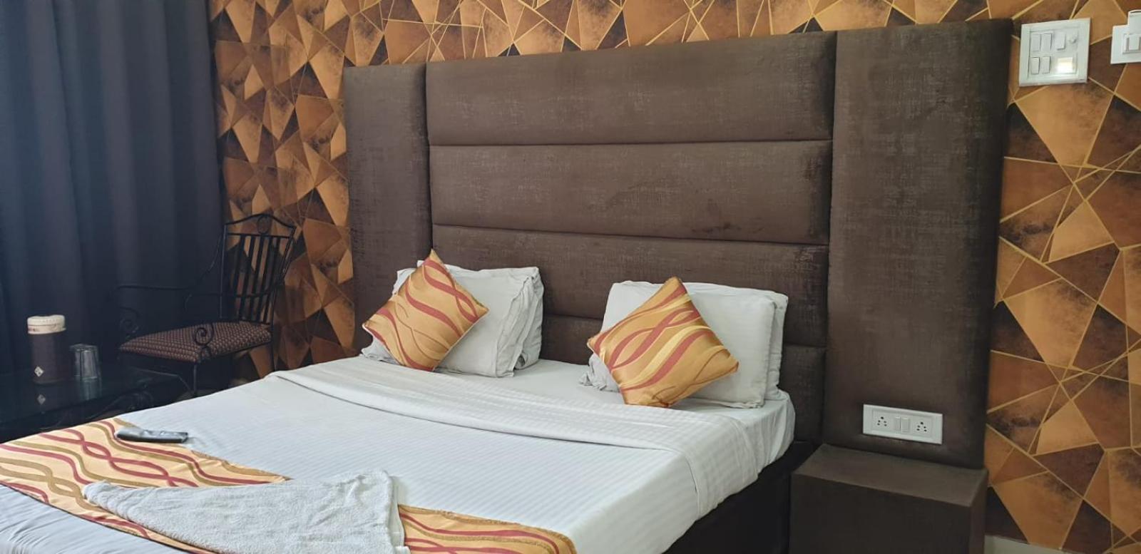 Deluxe Double Room - Photo 12
