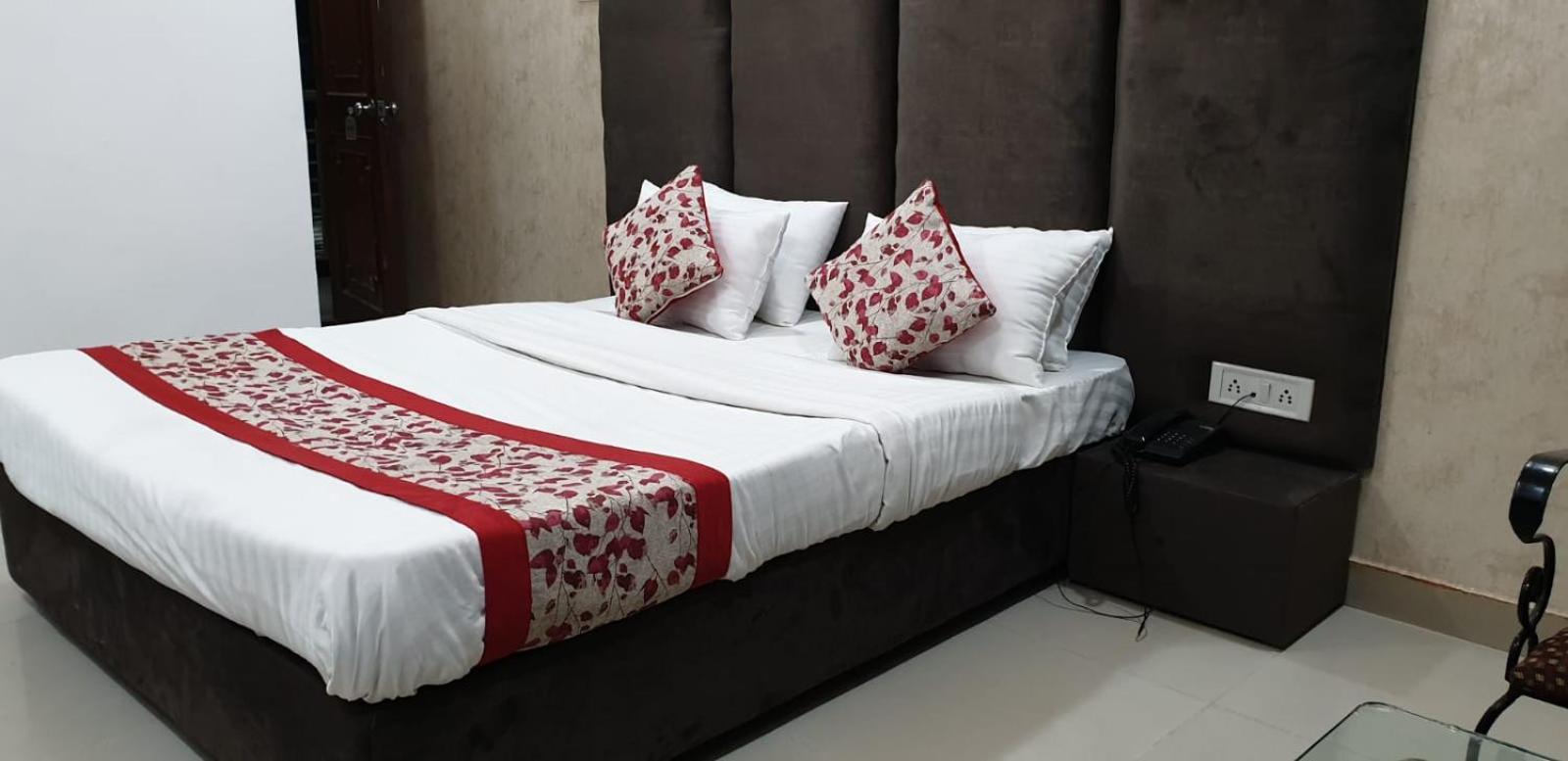 Deluxe Double Room - Photo 13