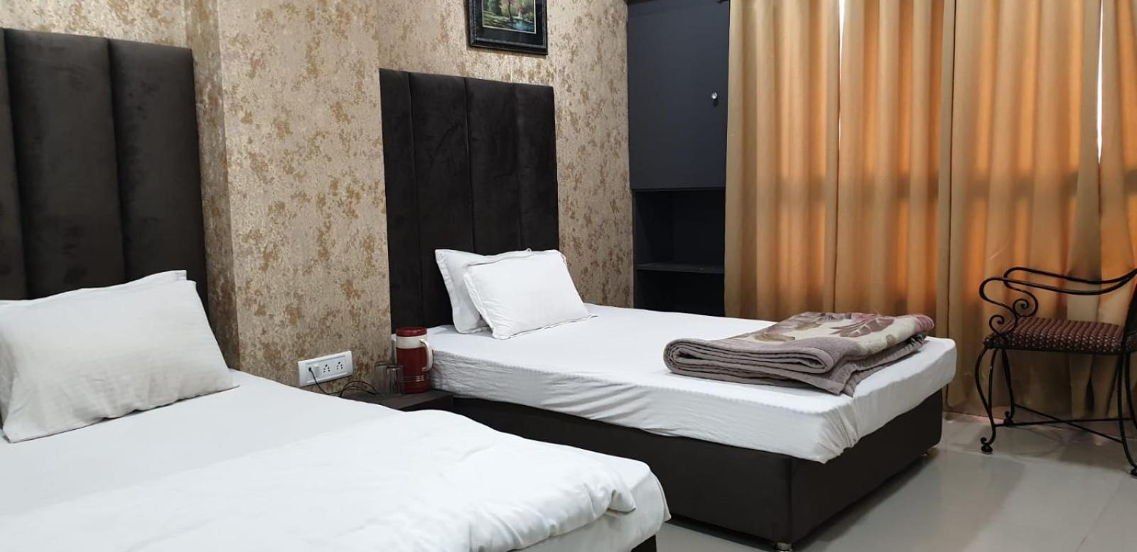 Deluxe Double Room - Photo 11