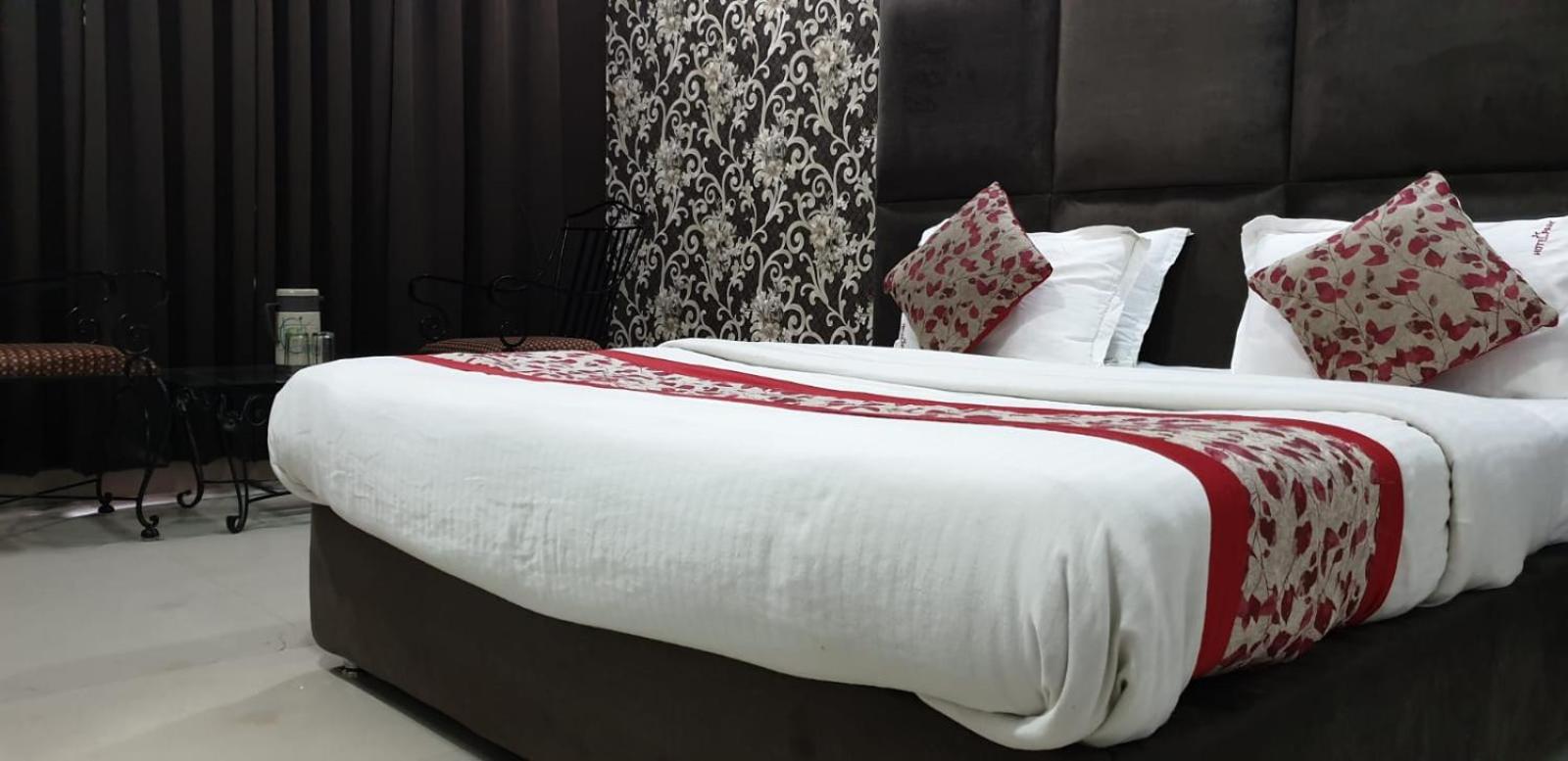 Deluxe Double Room - Photo 9