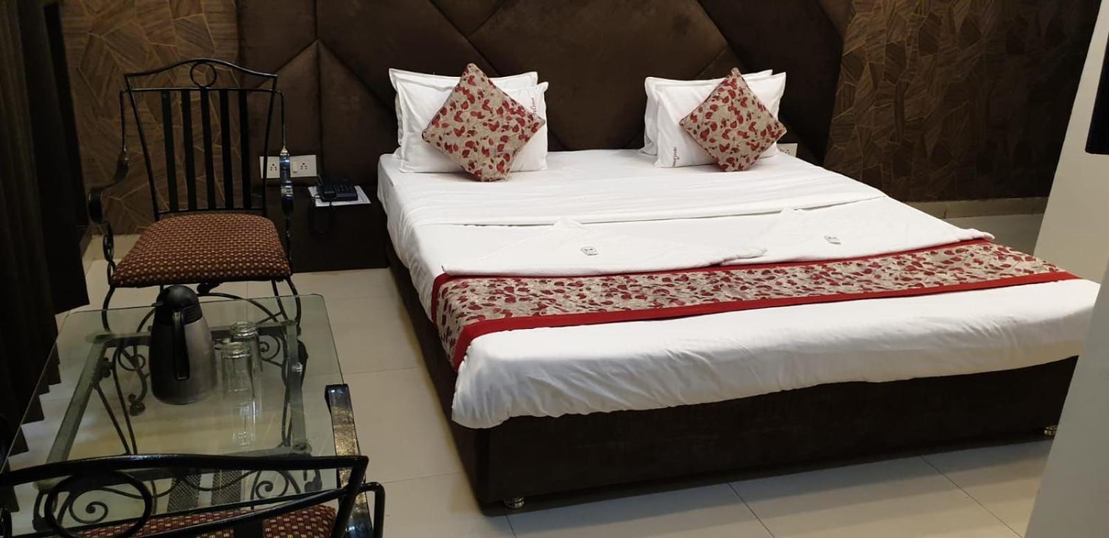 Deluxe Double Room - Photo 14