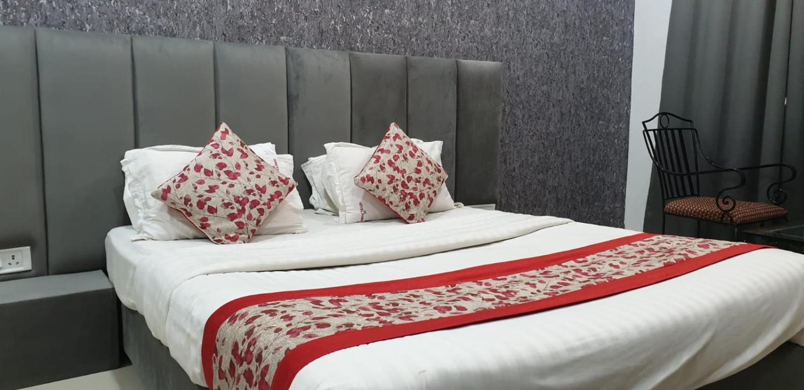 Deluxe Double Room - Photo 8