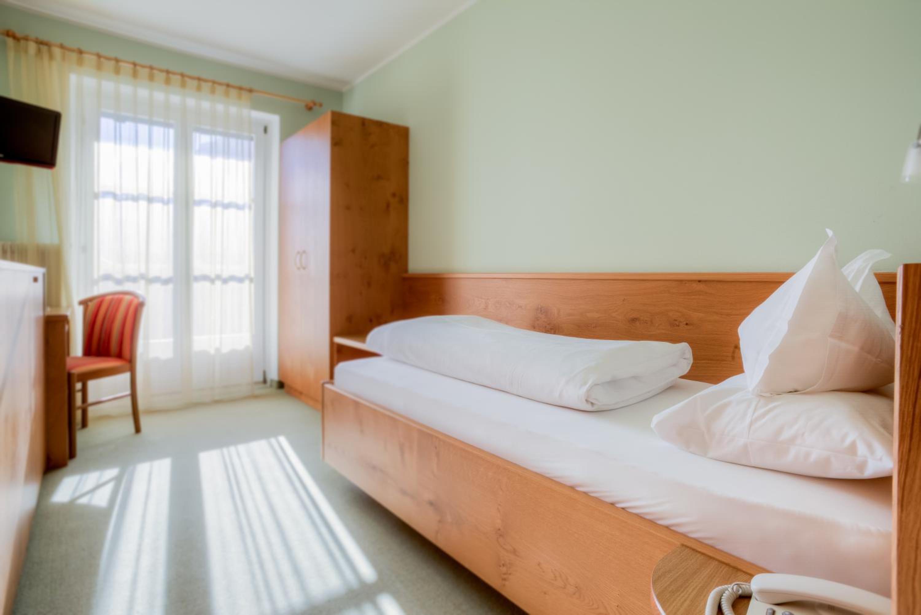 Single Room with Balcony photo 2