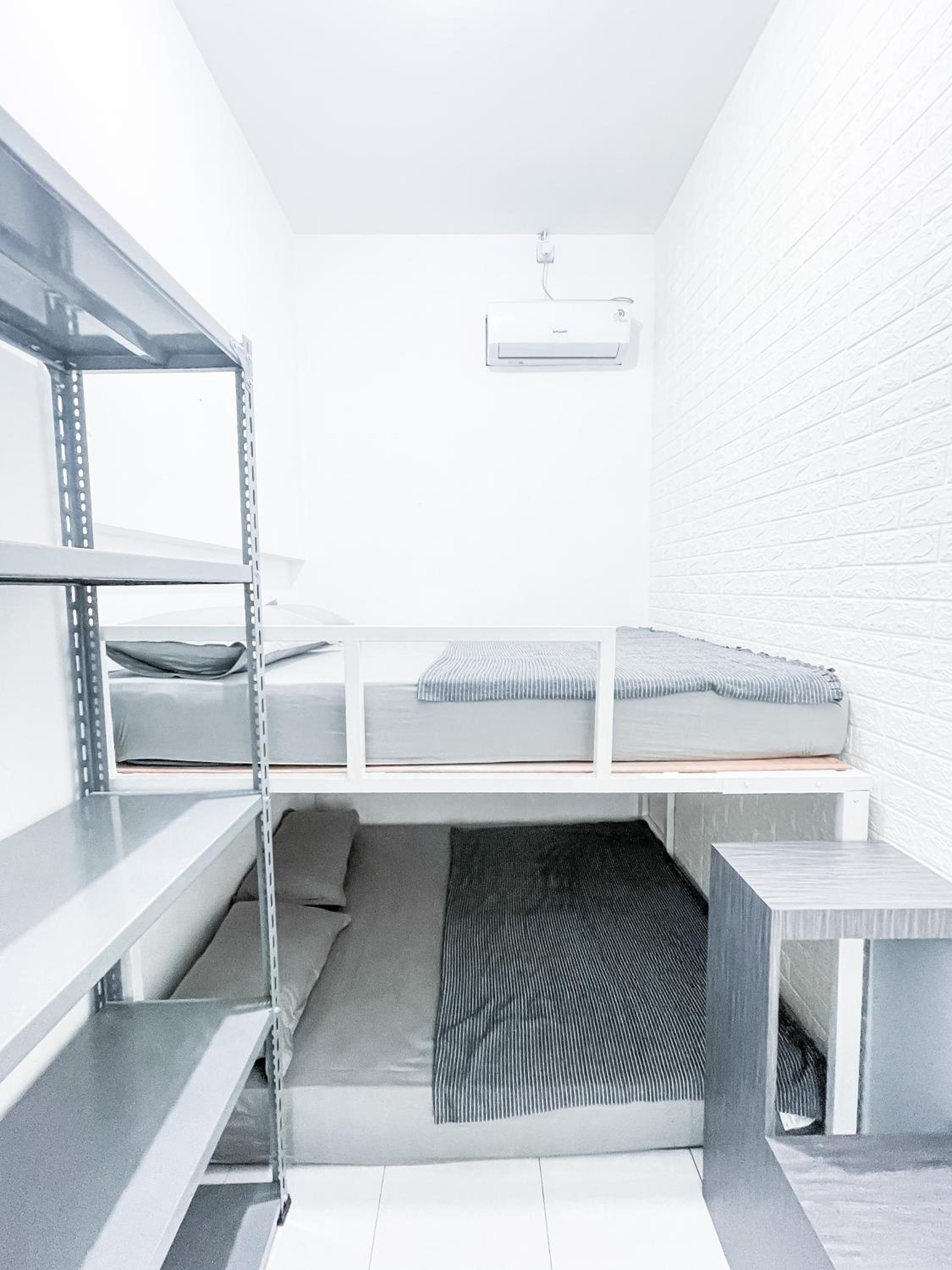 Quadruple Room with Shared Bathroom photo 2