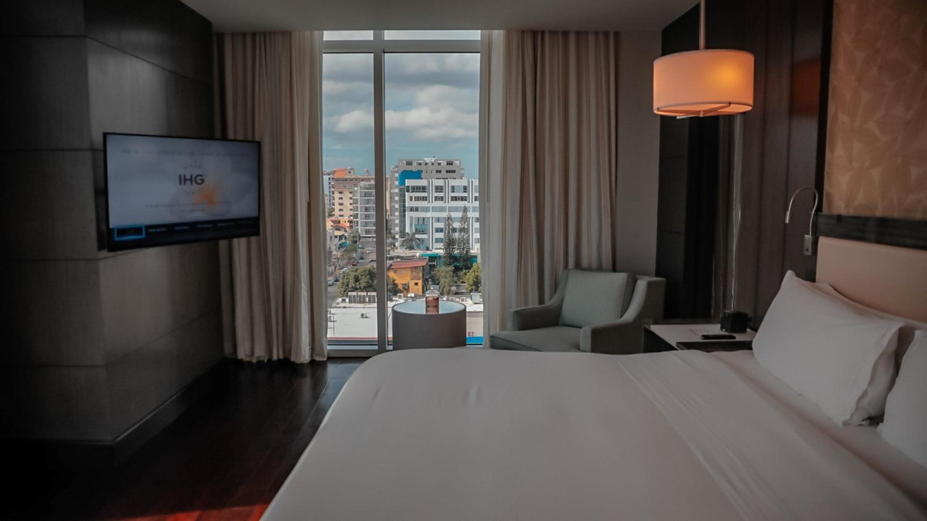 One-Bedroom Suite - Club Lounge Access/High Floor