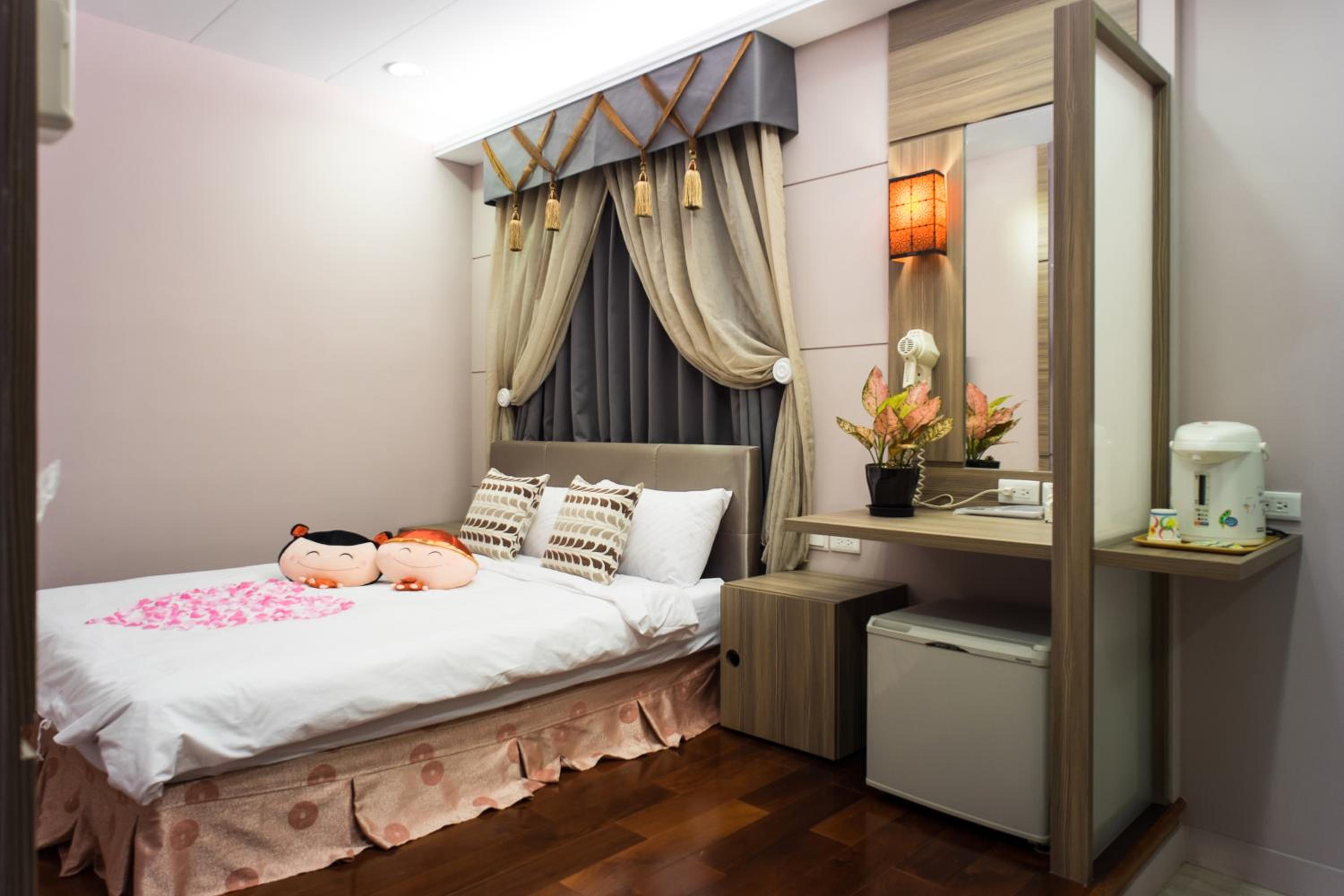 Economy Double Room with No Window photo 1