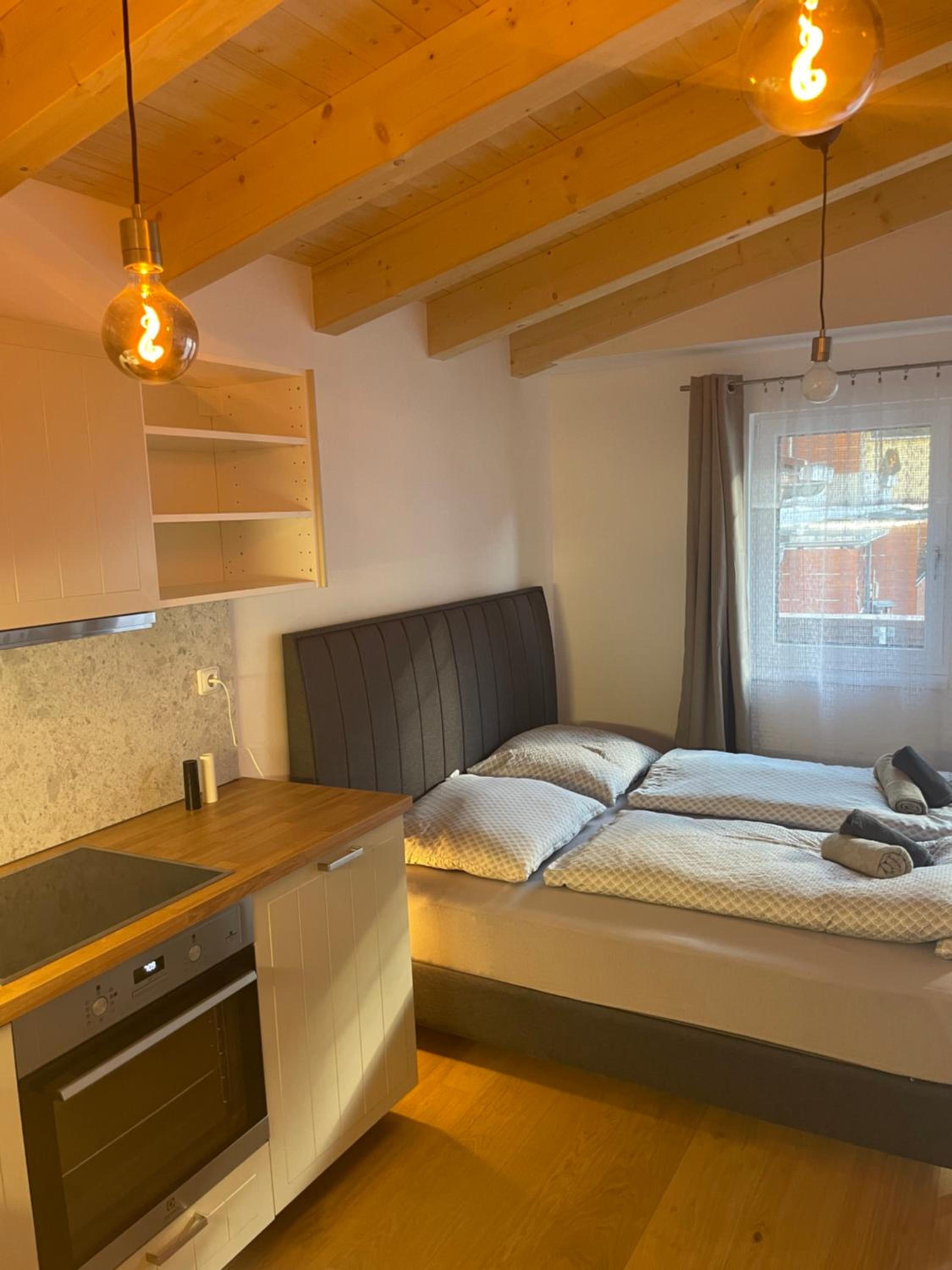 Apartment with Balcony - Photo 5