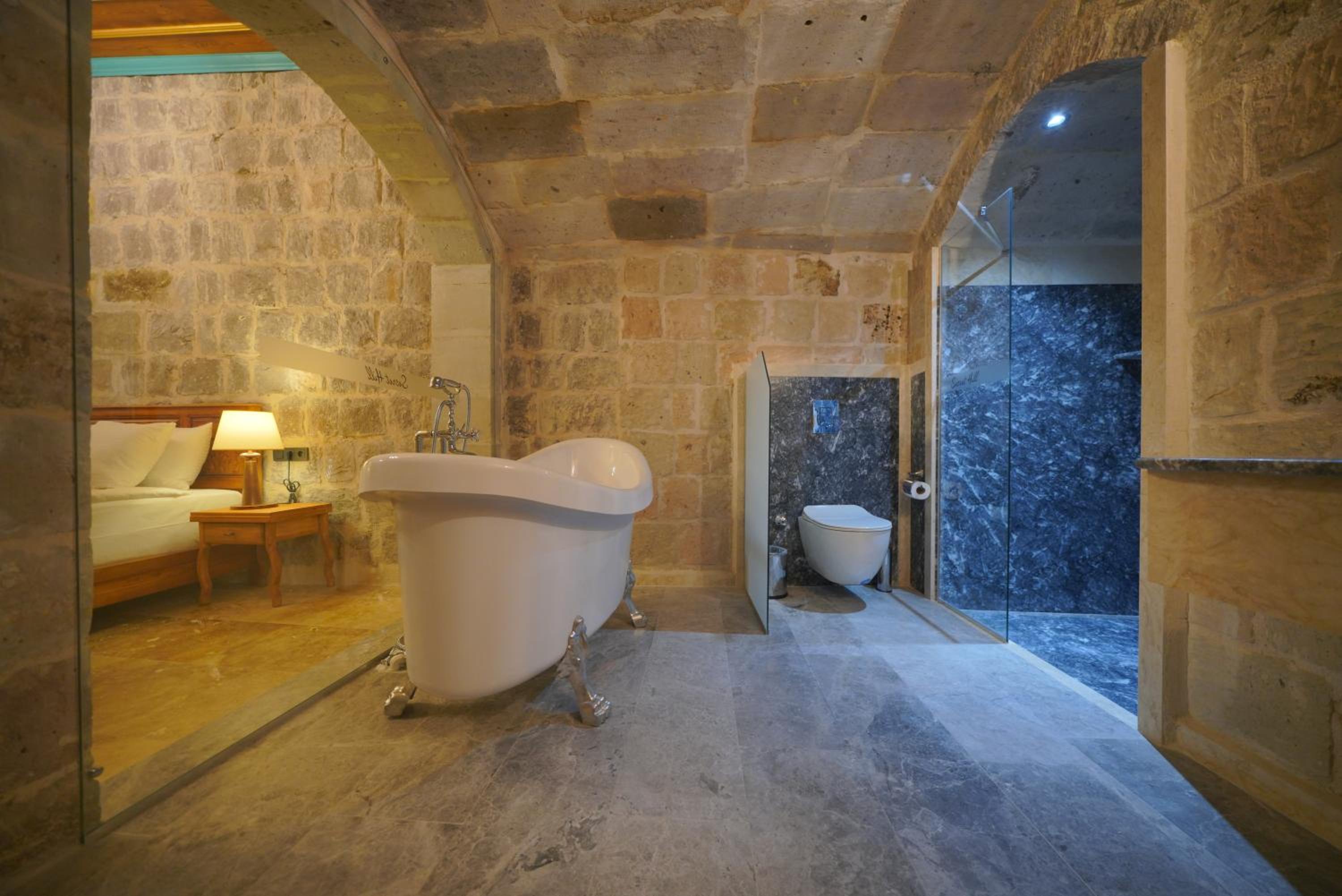 Deluxe Queen Room - Photo 17