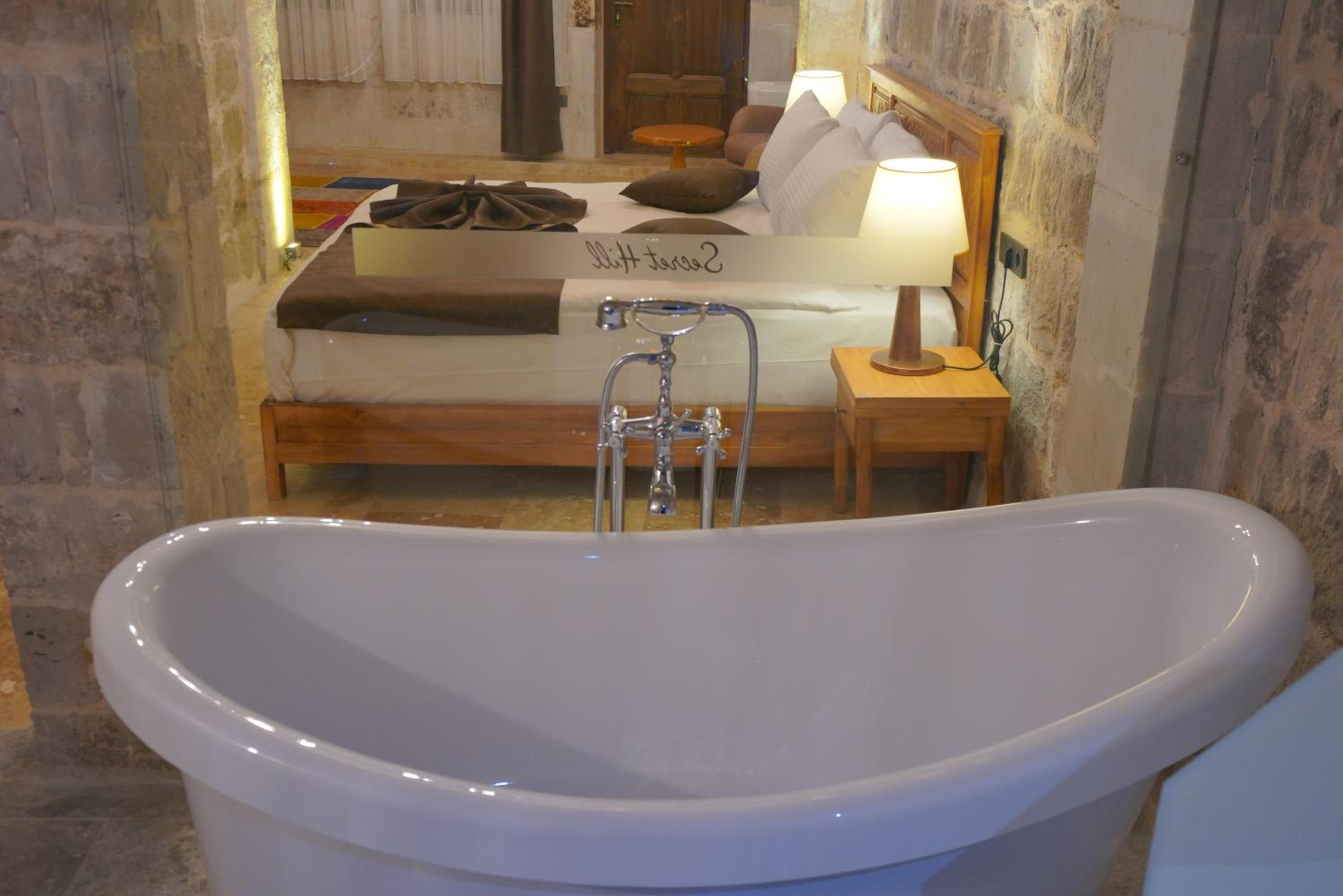 Deluxe Queen Room - Photo 18