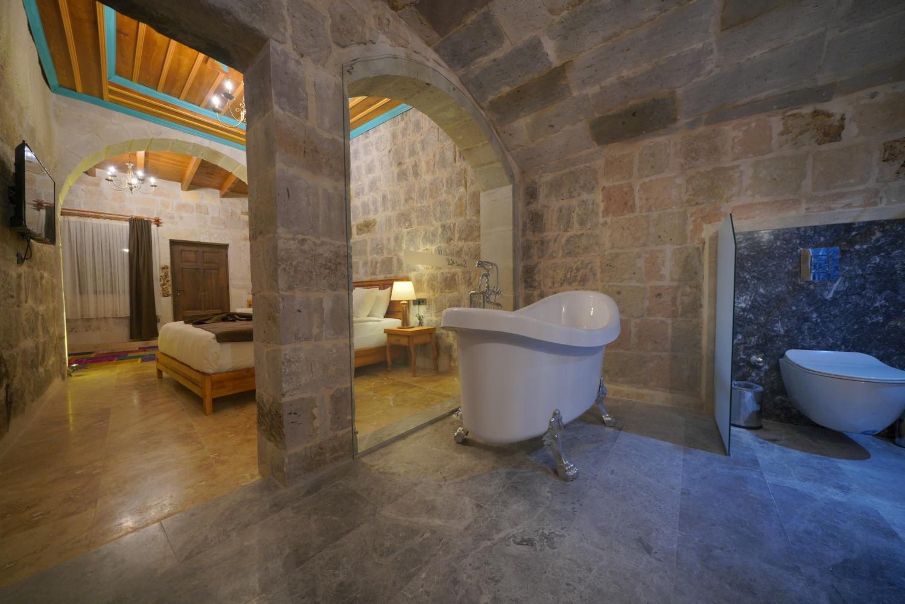 Deluxe Queen Room - Photo 16