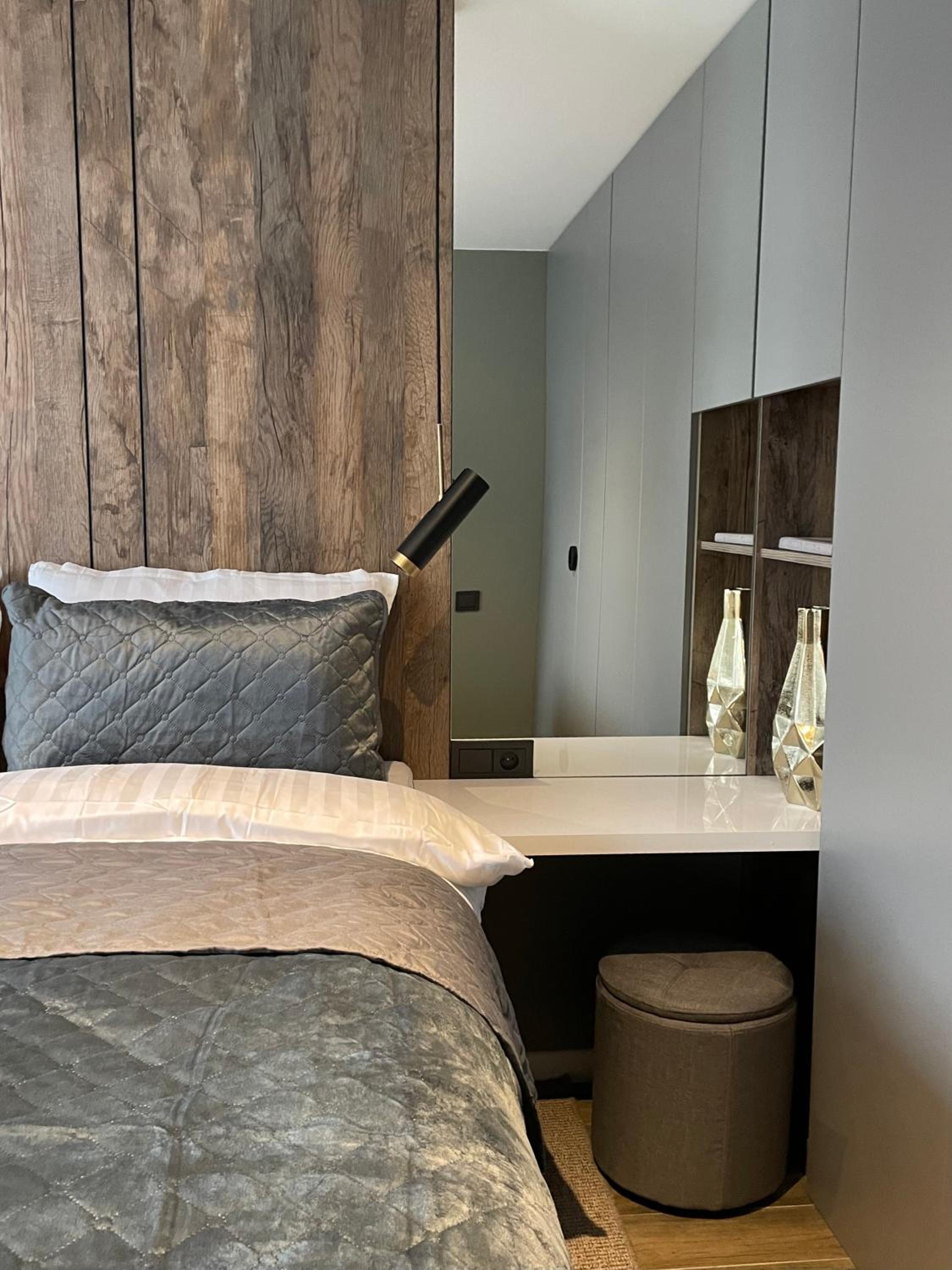 One-Bedroom Apartment - Photo 6