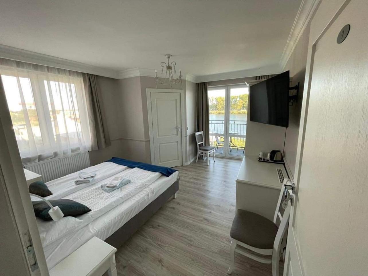 Double or Twin Room with Partial Sea View - Photo 7