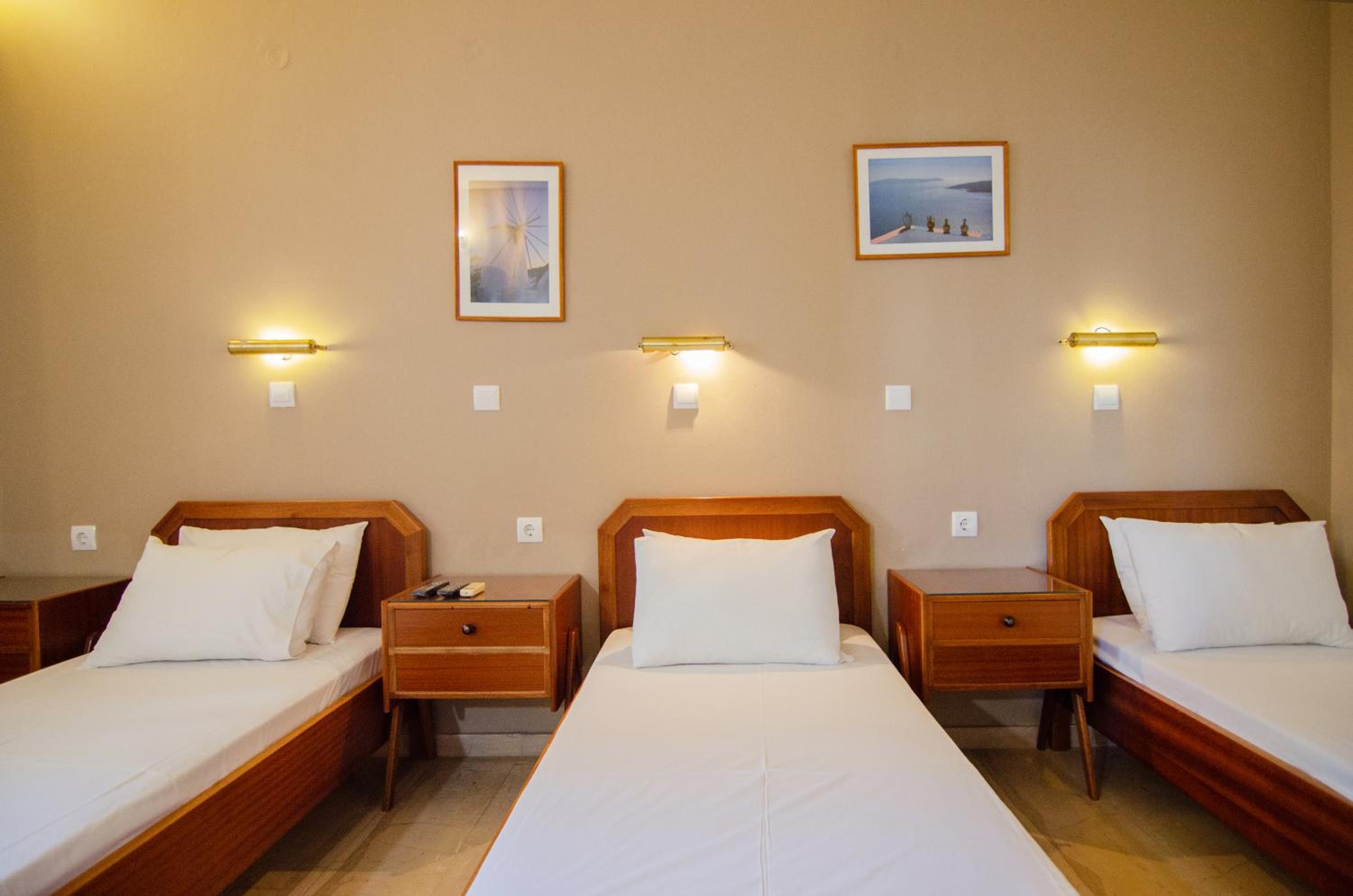 Standard Triple Room - Photo 7