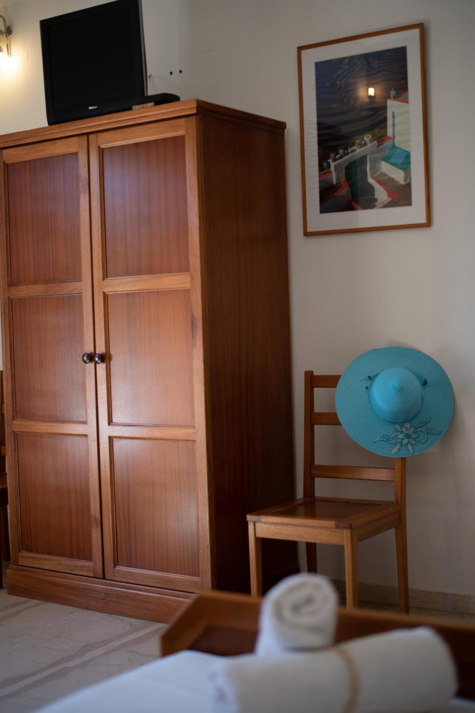 Standard Triple Room - Photo 9