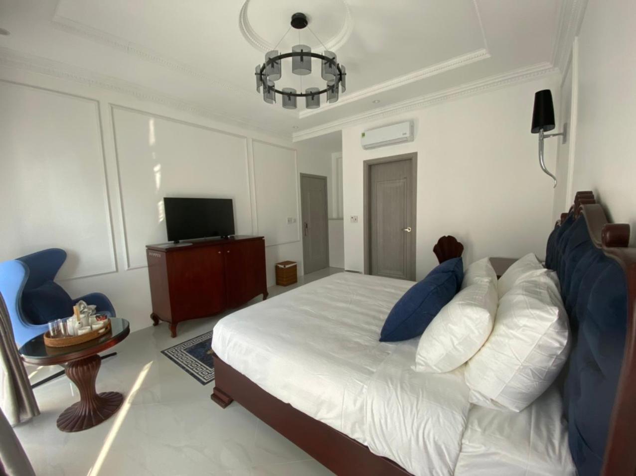 King Room with Balcony photo 1