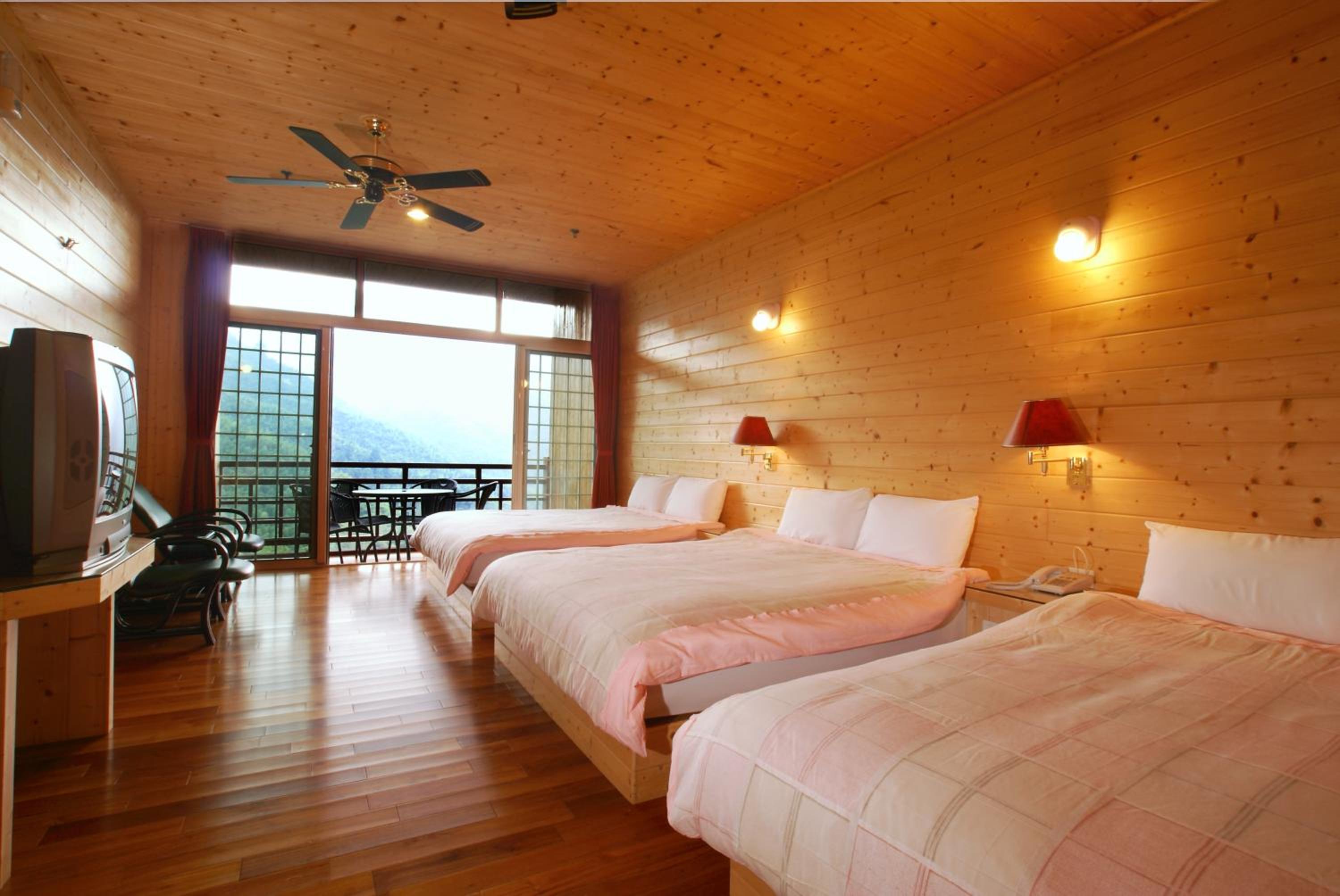 Family Room with Mountain View photo 3