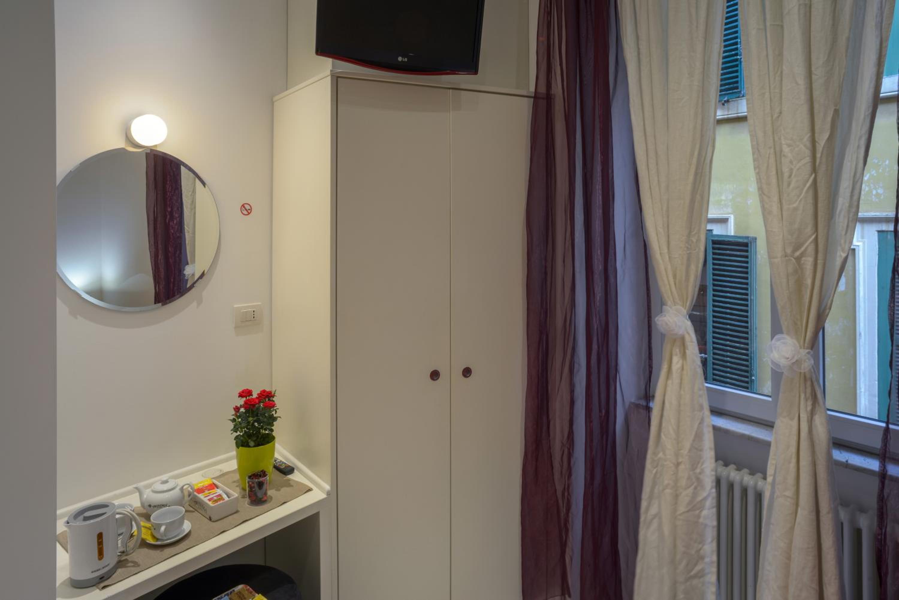 Small Single Room photo 2