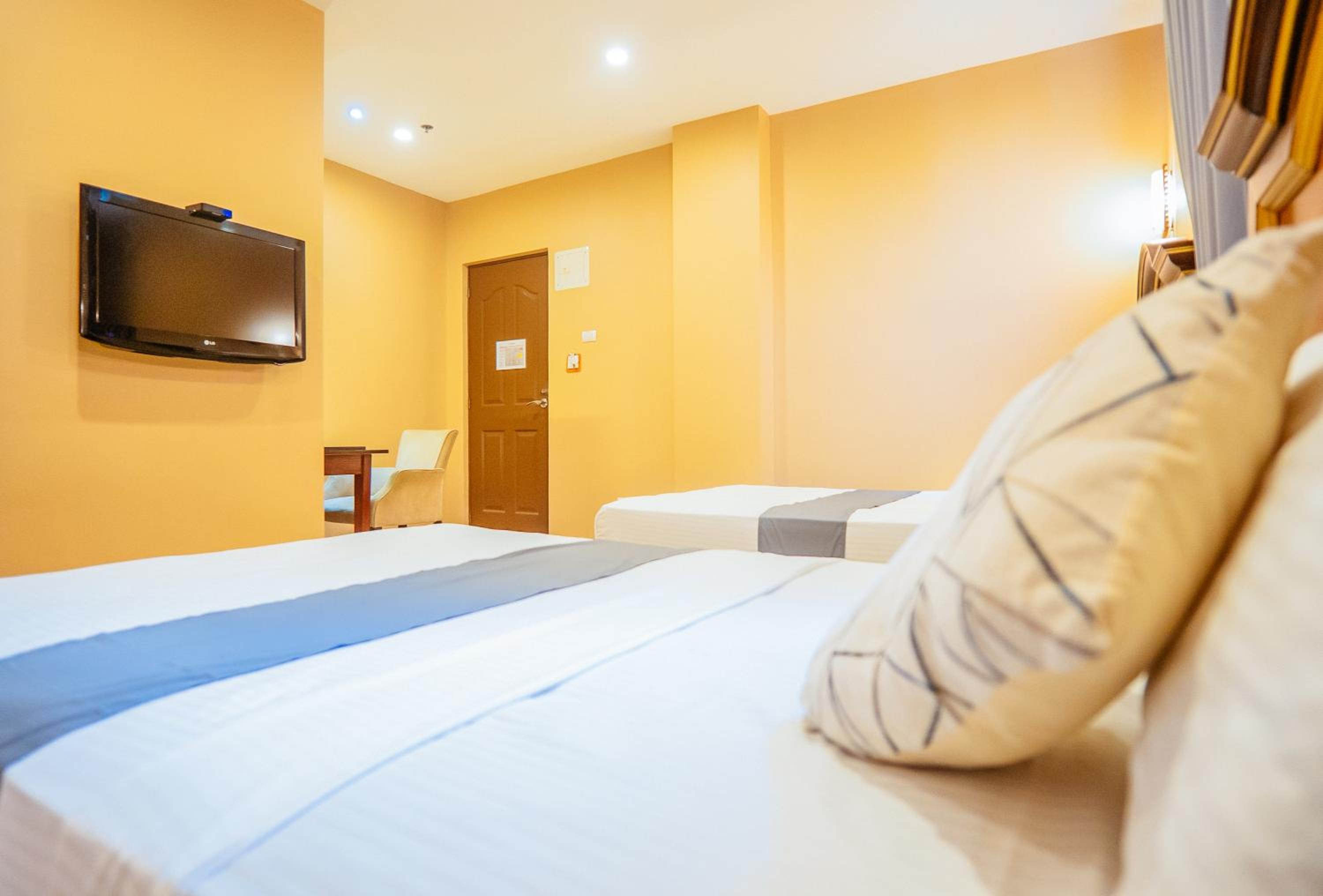 Twin Room - Photo 3