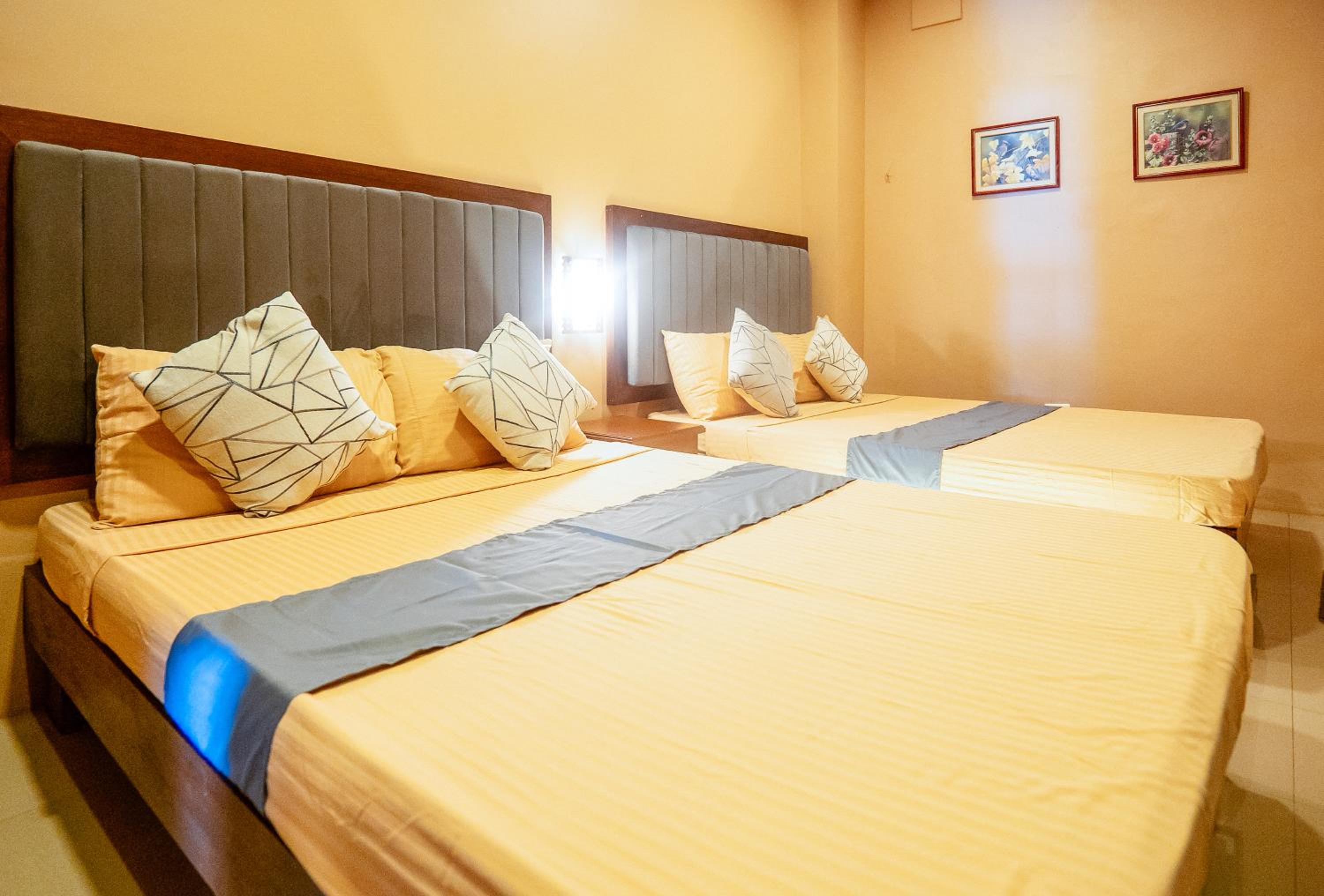 Quadruple Room - Photo 1