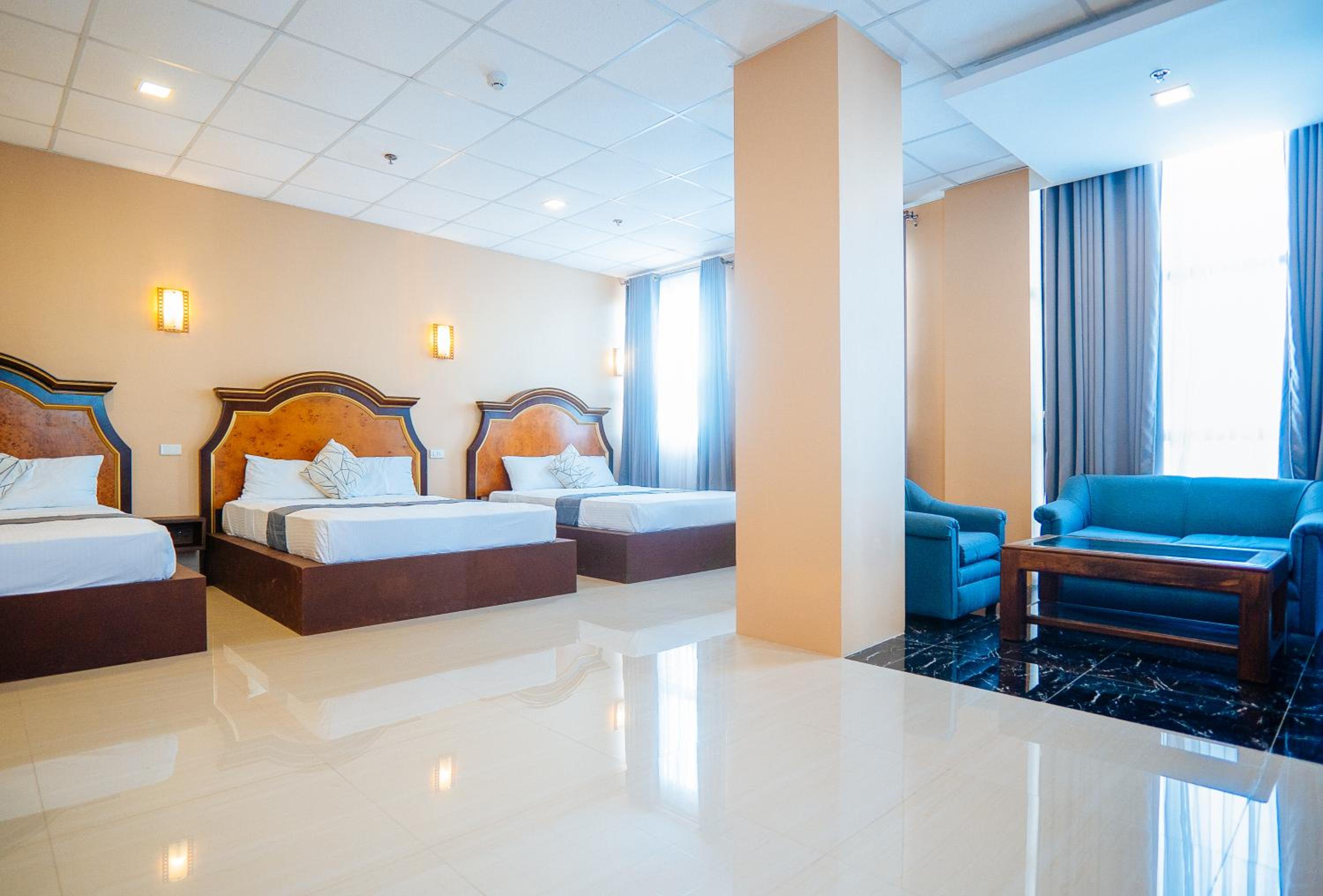 Suite - Photo 2