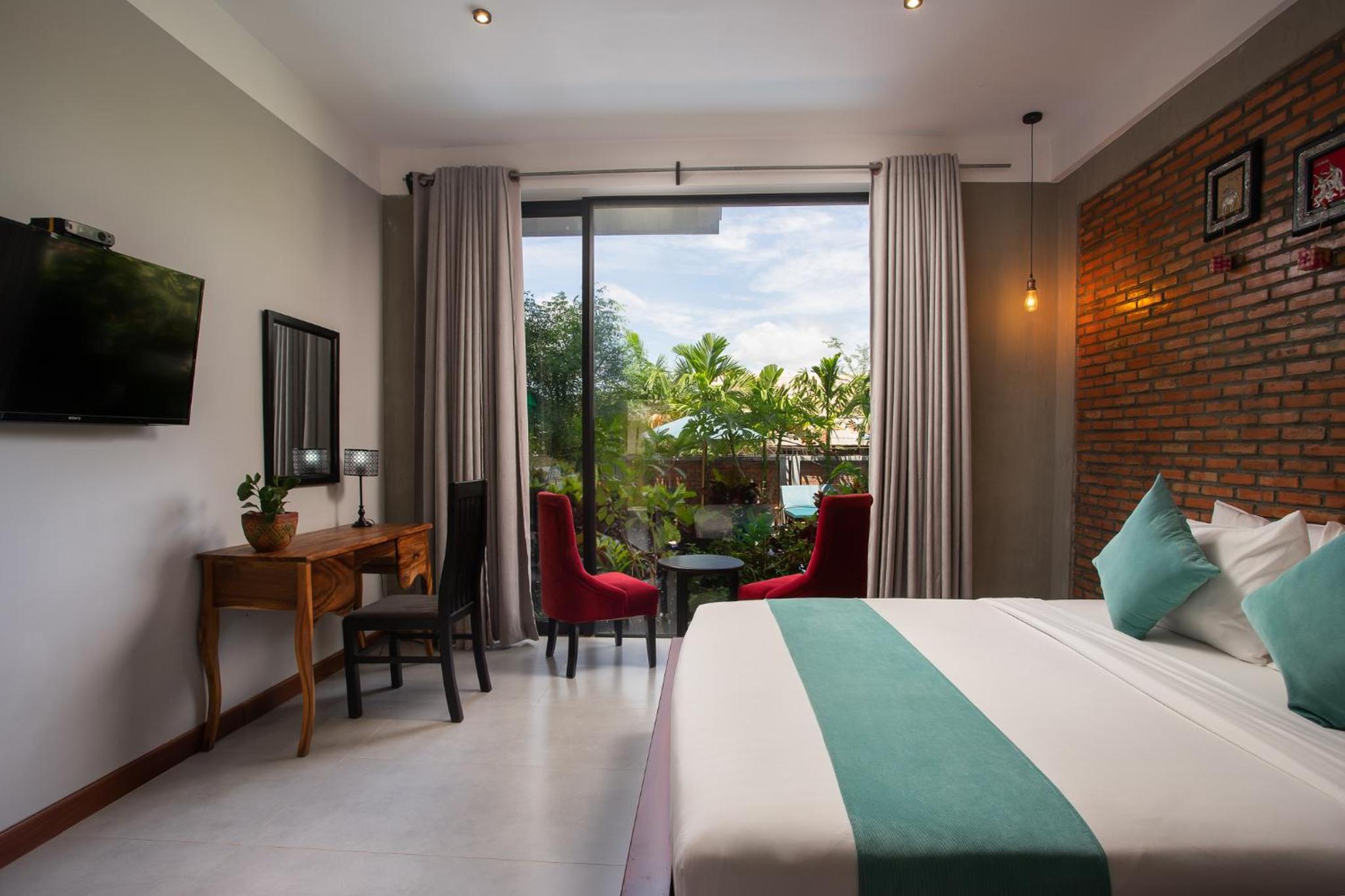 Deluxe Double or Twin Room with Pool View photo 3