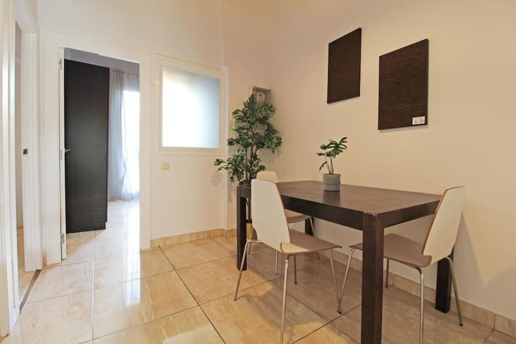 Three-Bedroom Apartment photo 2
