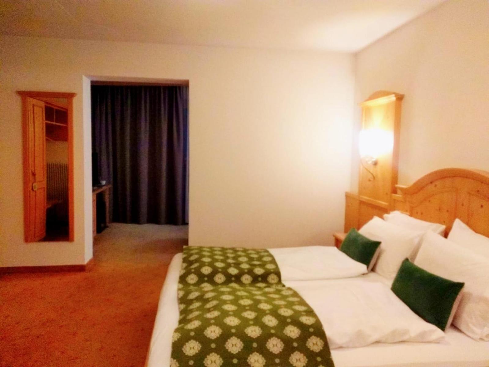 Junior Suite with Spa Access - Photo 4