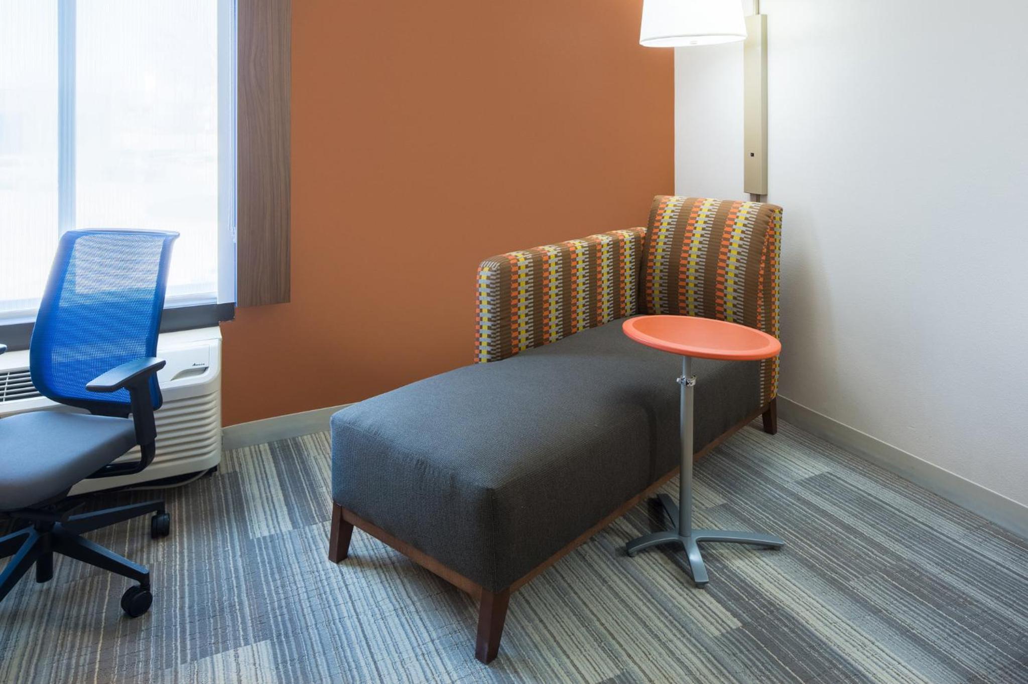 Standard King Room - Photo 7