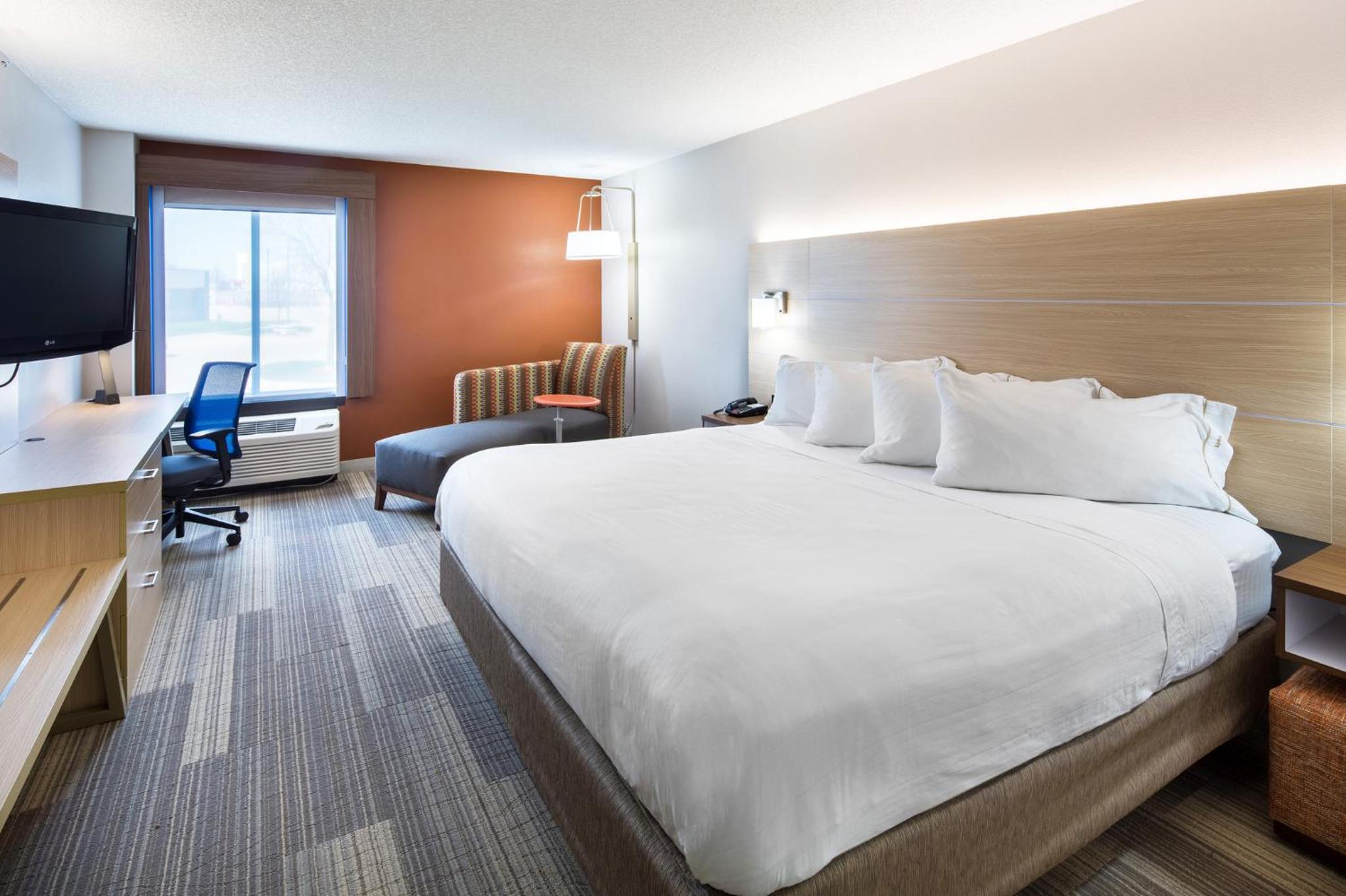 Standard King Room - Photo 6