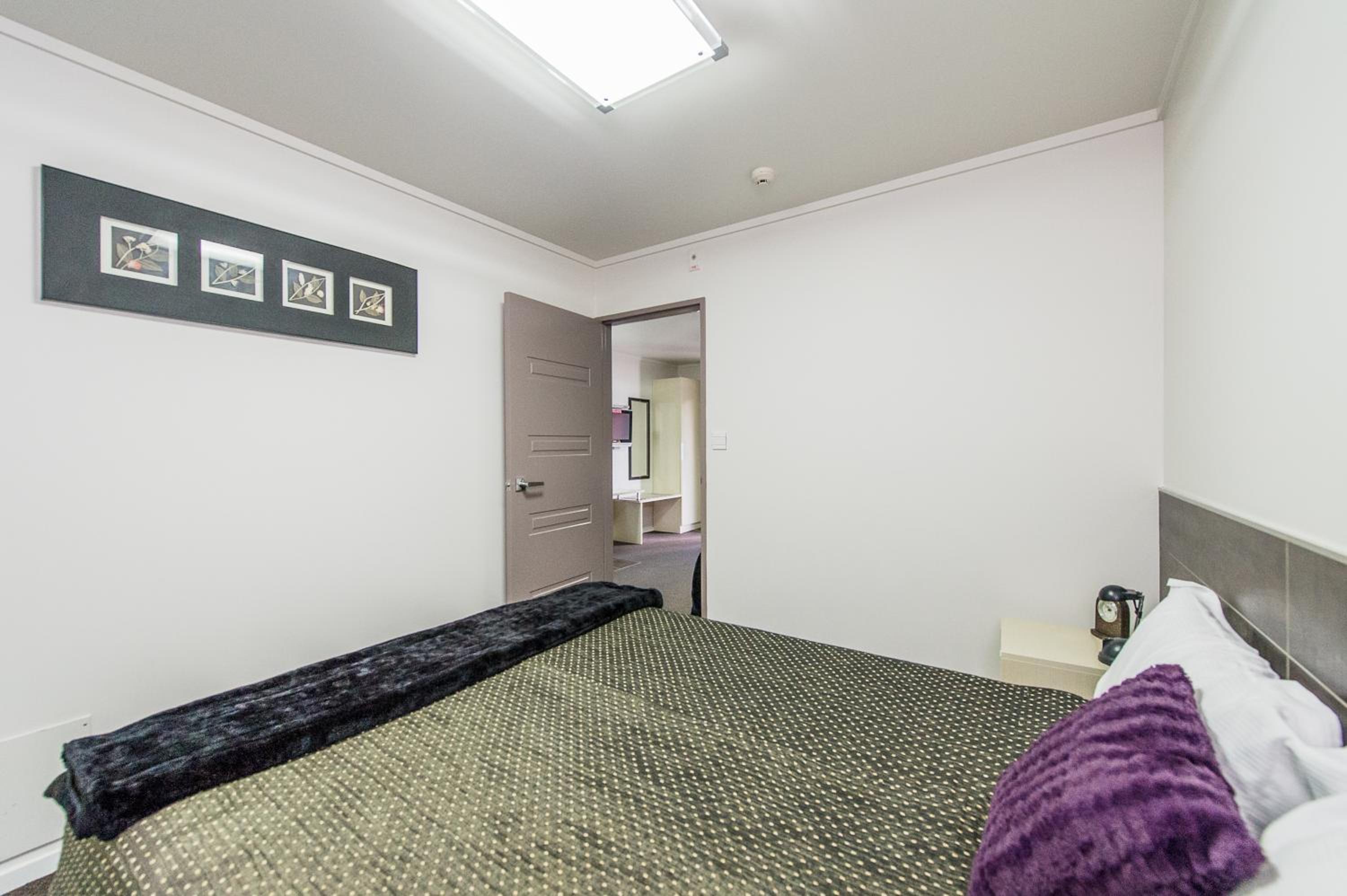 One-Bedroom Suite with Spa photo 3