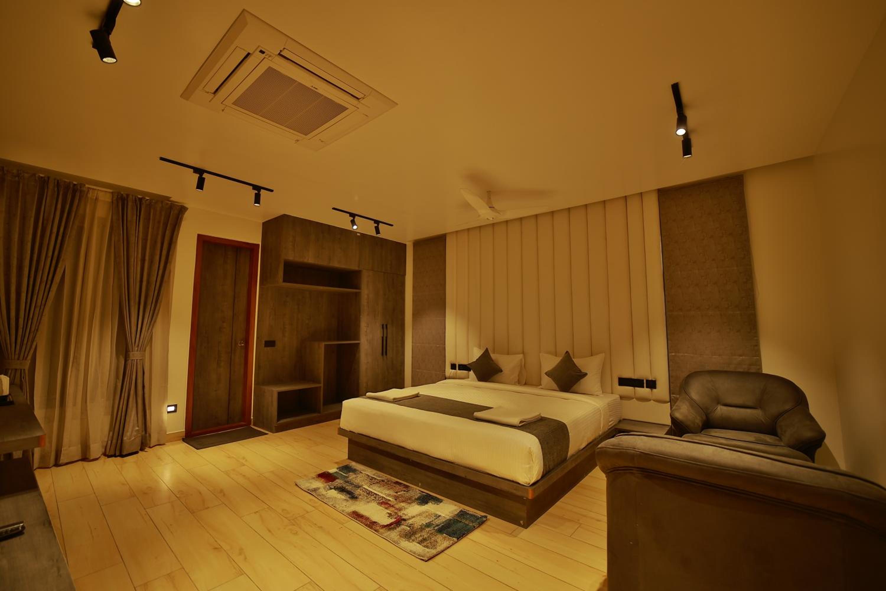 Superior King Room