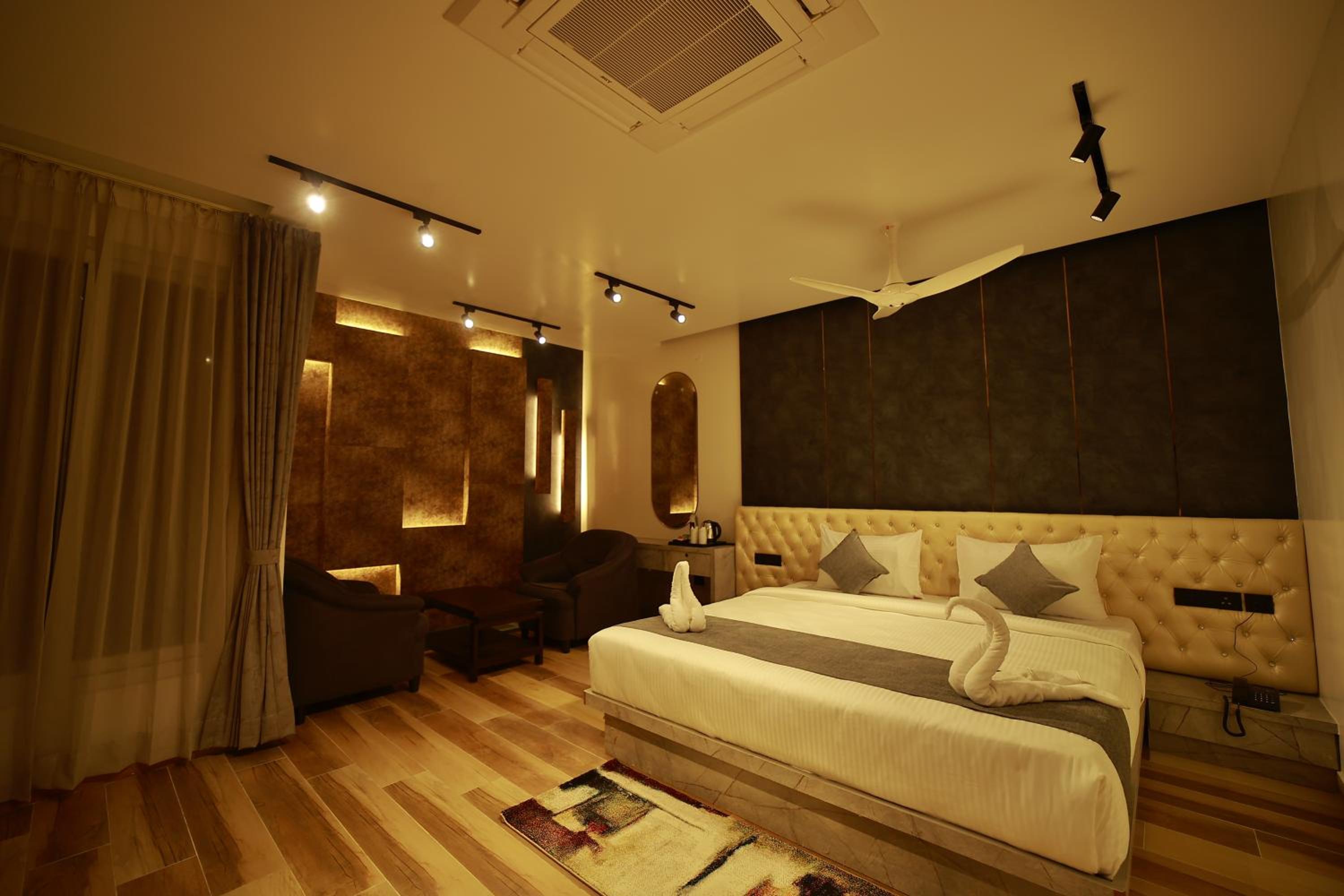 Superior King Room photo 2