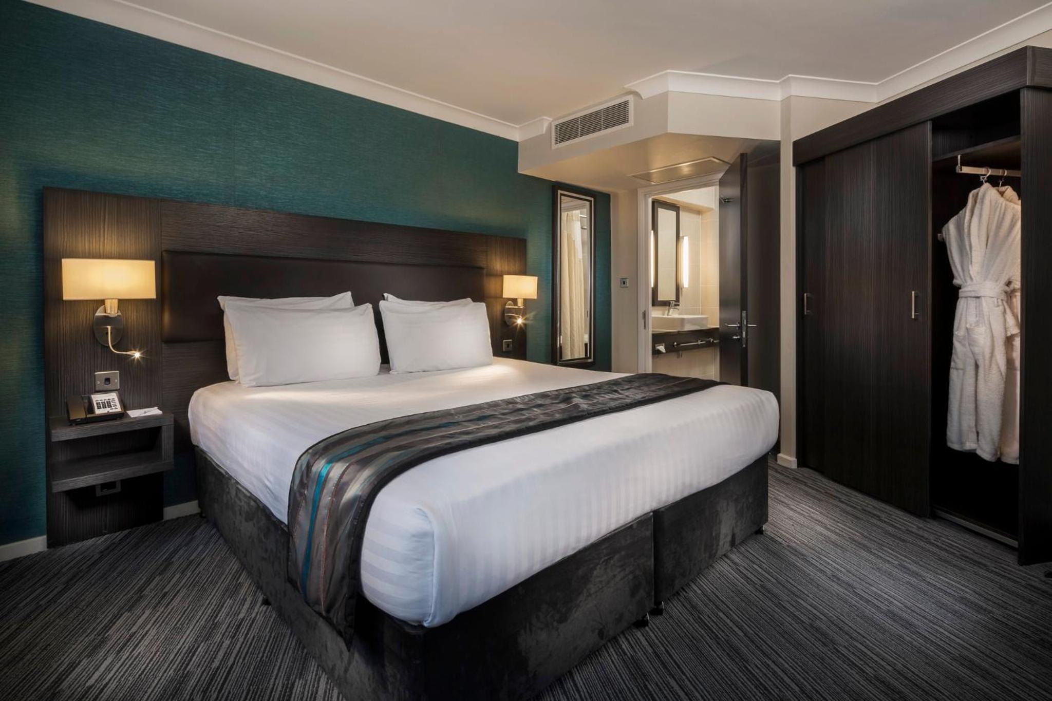 King Suite with Sofa Bed - Photo 3