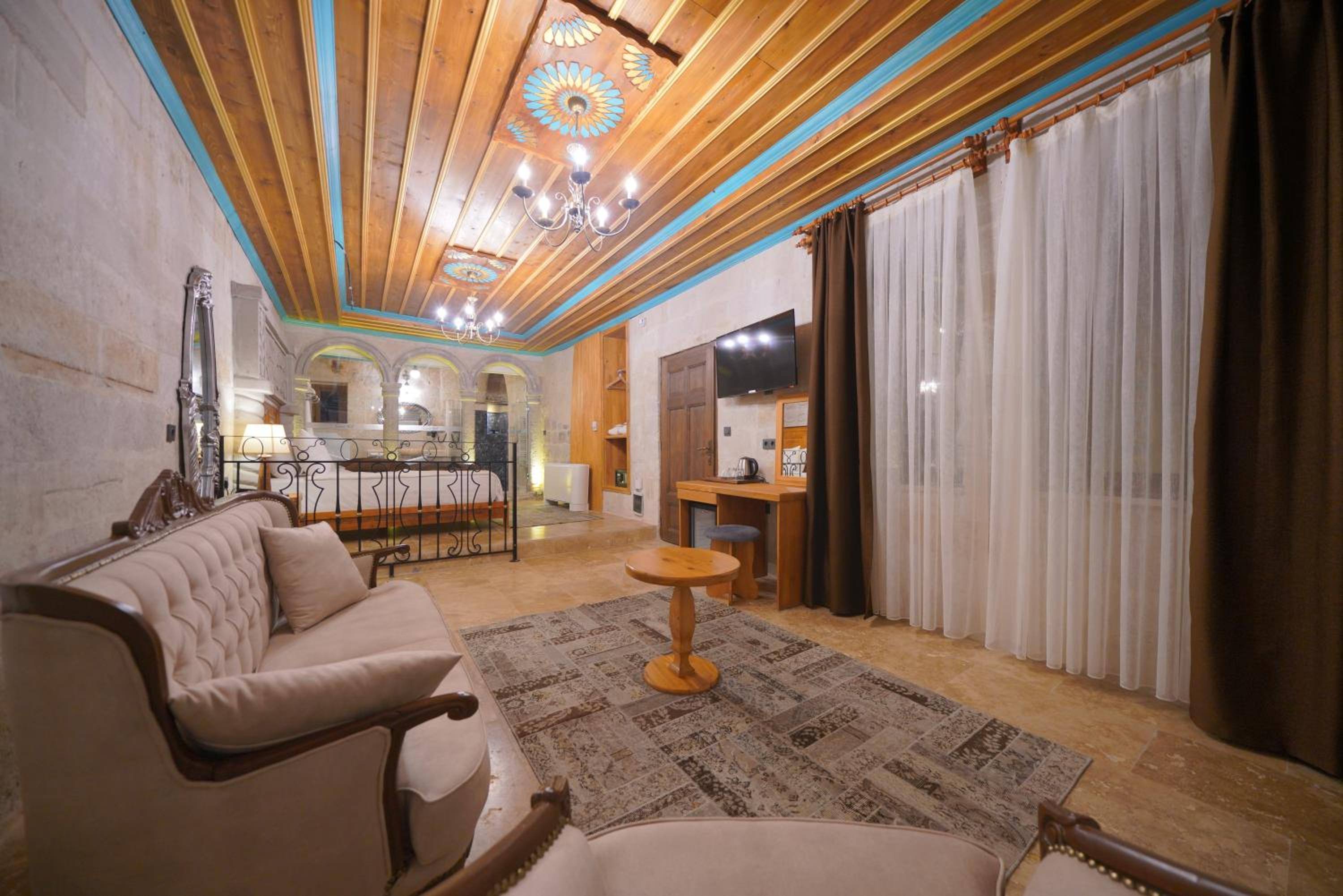King Suite with Balcony - Photo 1