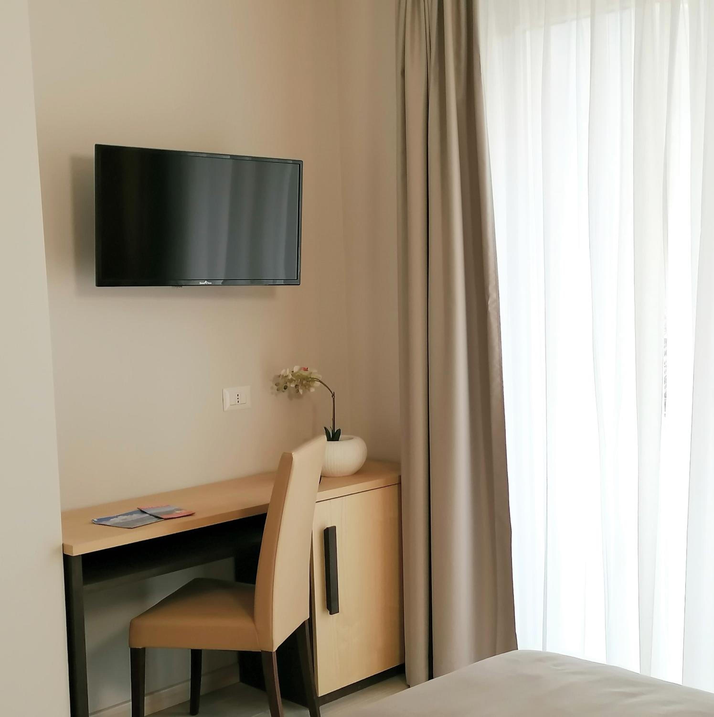 Superior Double or Twin Room with Terrace - Photo 22