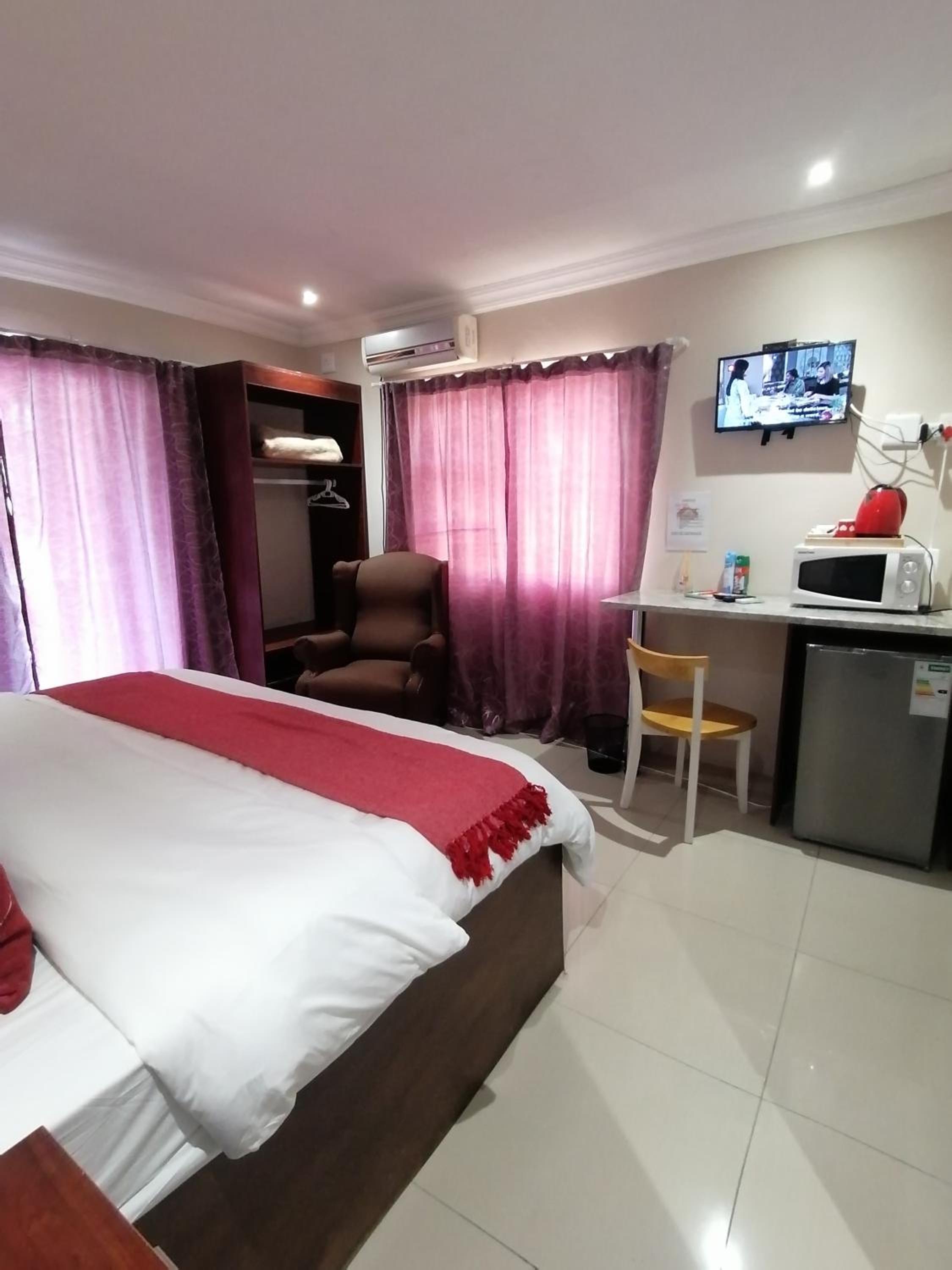 King Room with Balcony photo 3