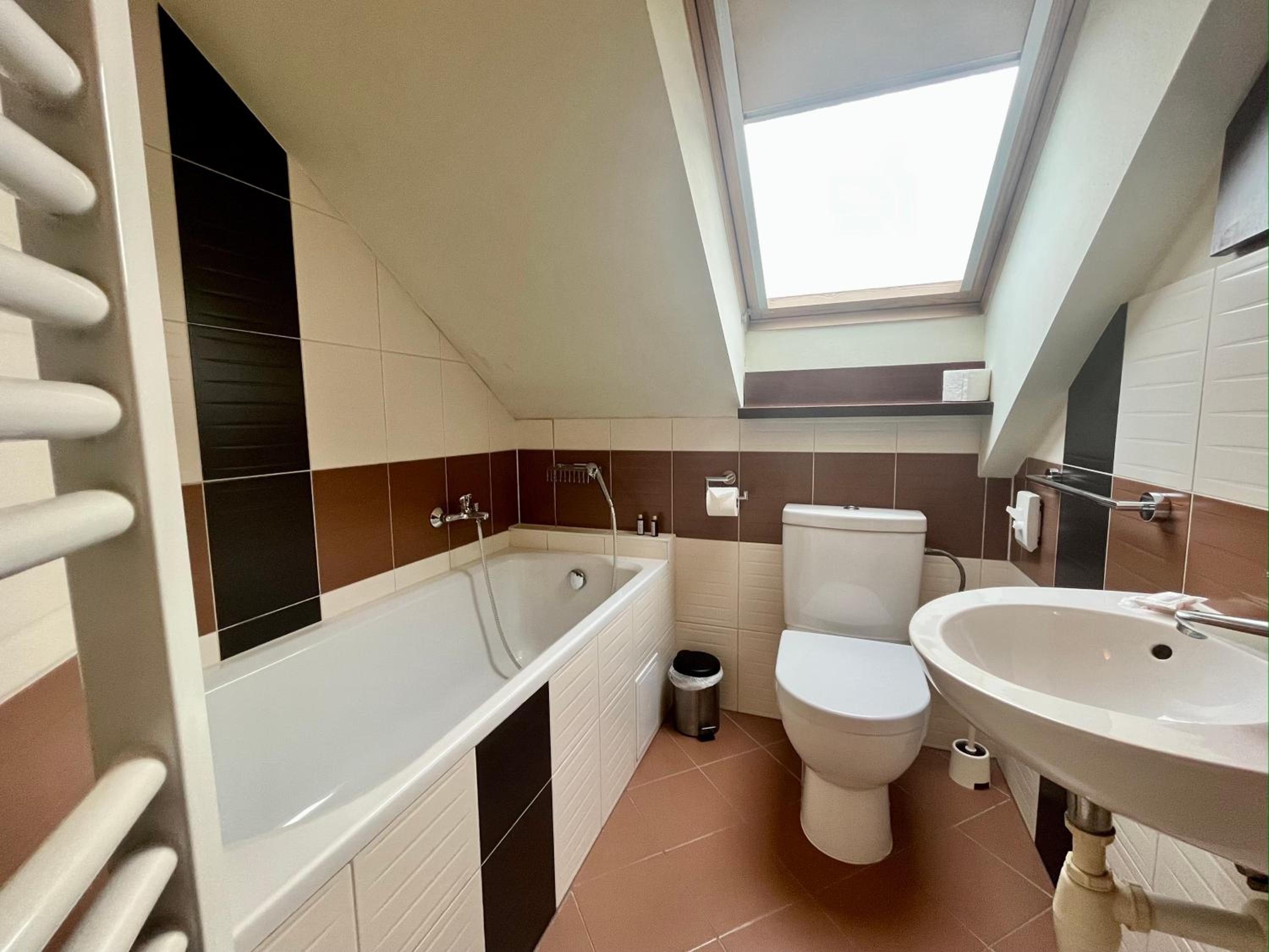 Double Room with Private Bathroom photo 2