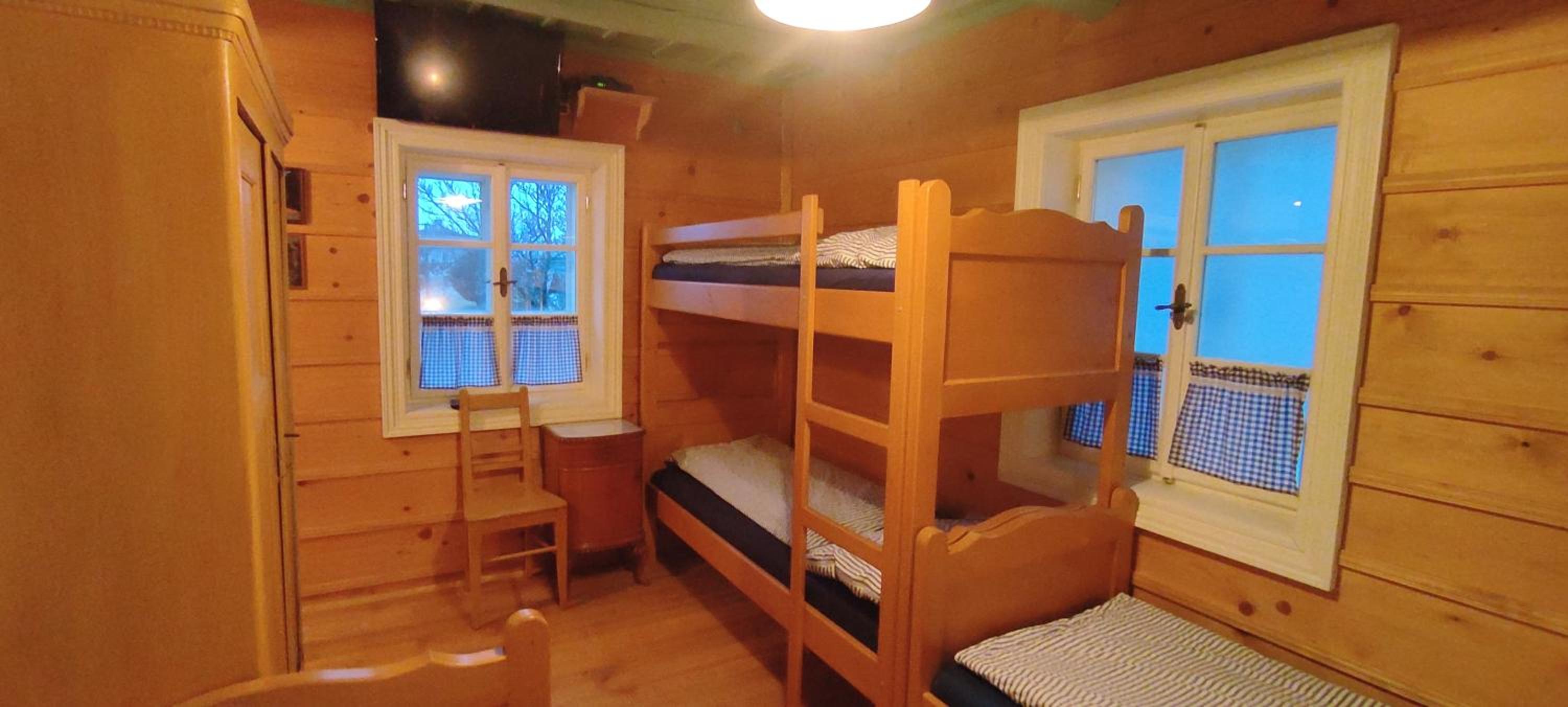 Quadruple Room with Private Bathroom photo 2