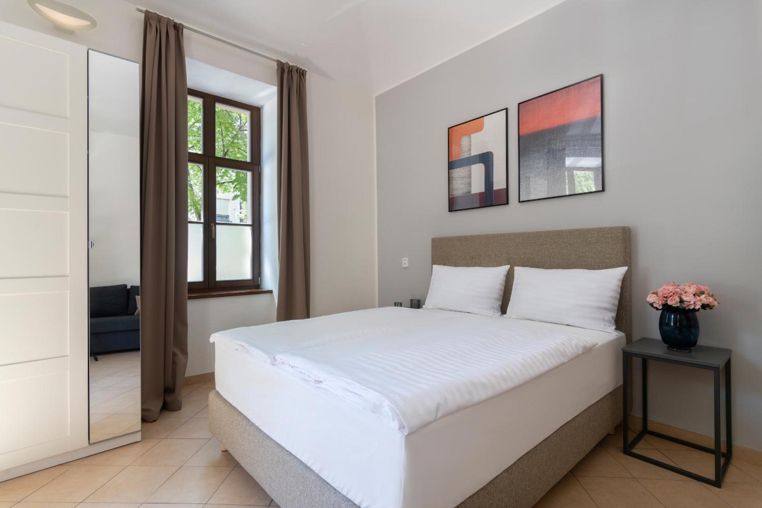 Deluxe One Bedroom Apartment (4 Adults)