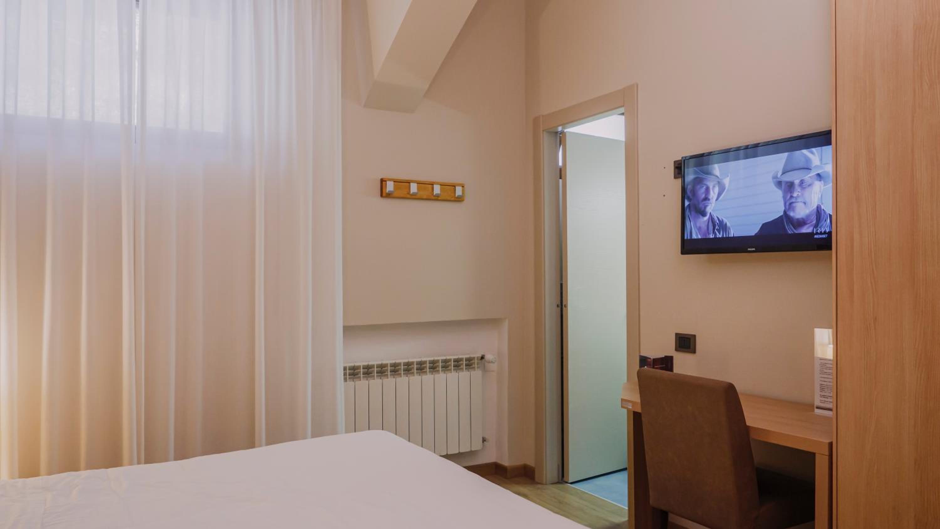 Double or Twin Room photo 3