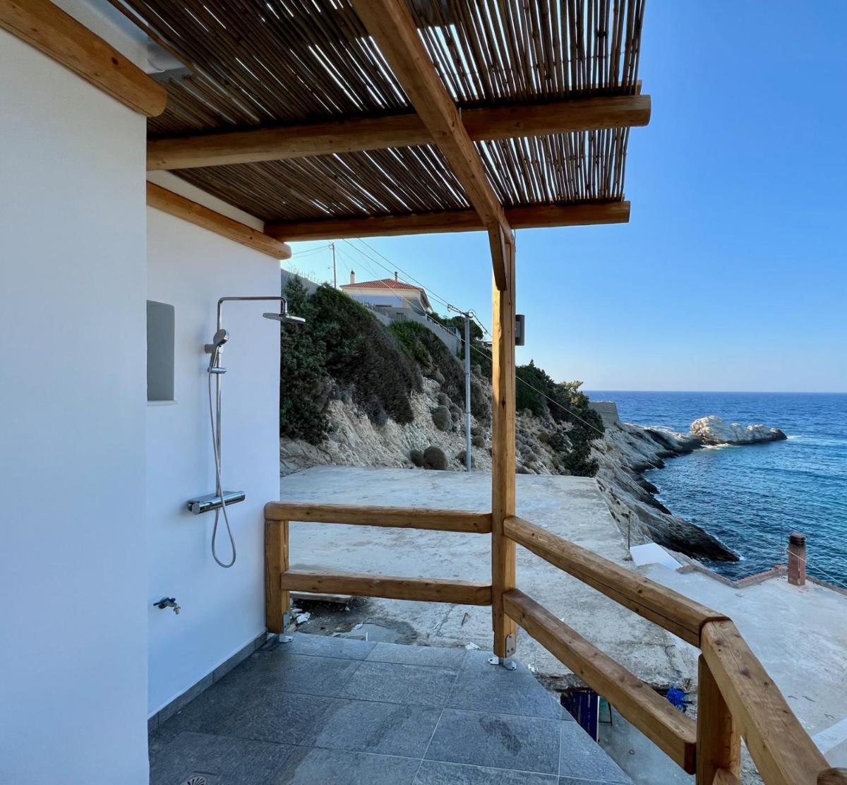 Deluxe Double Room with Balcony and Sea View photo 2