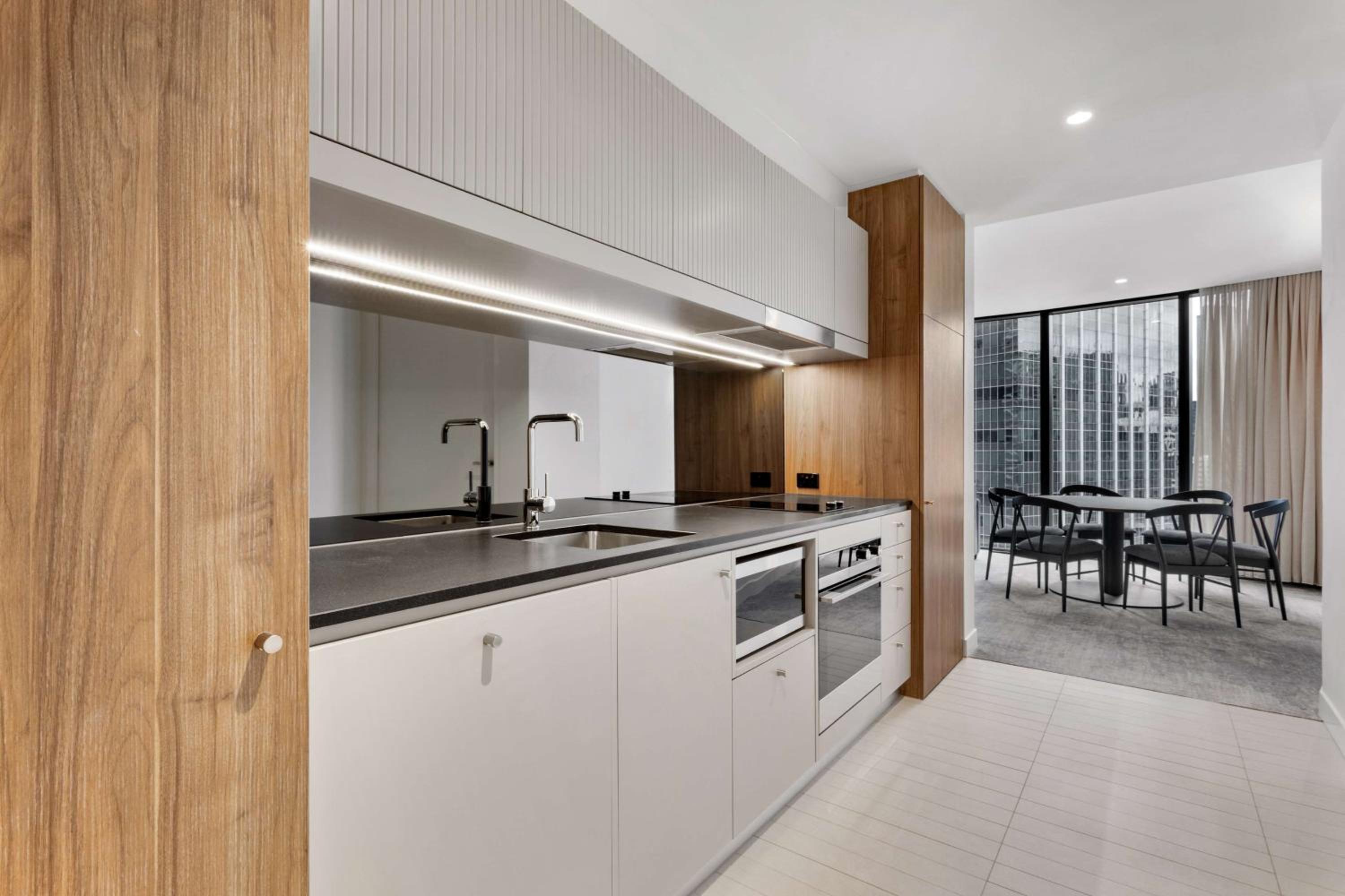 1 Bedroom Apartment - Photo 2