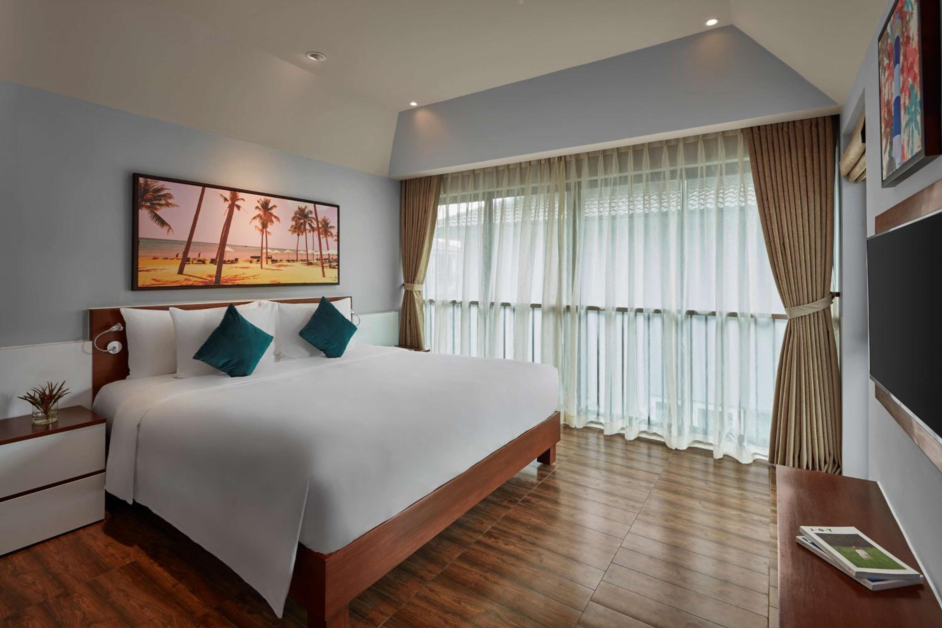 Five-Bedroom Villa with Four King Beds and Two Single Beds - Balcony/Private Pool
