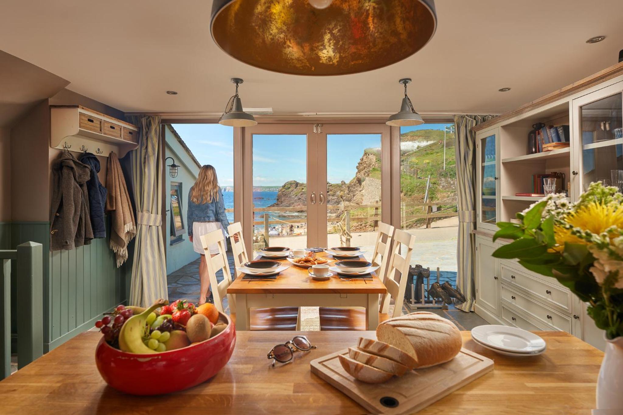 Three-Bedroom Apartment With Sea View photo 3
